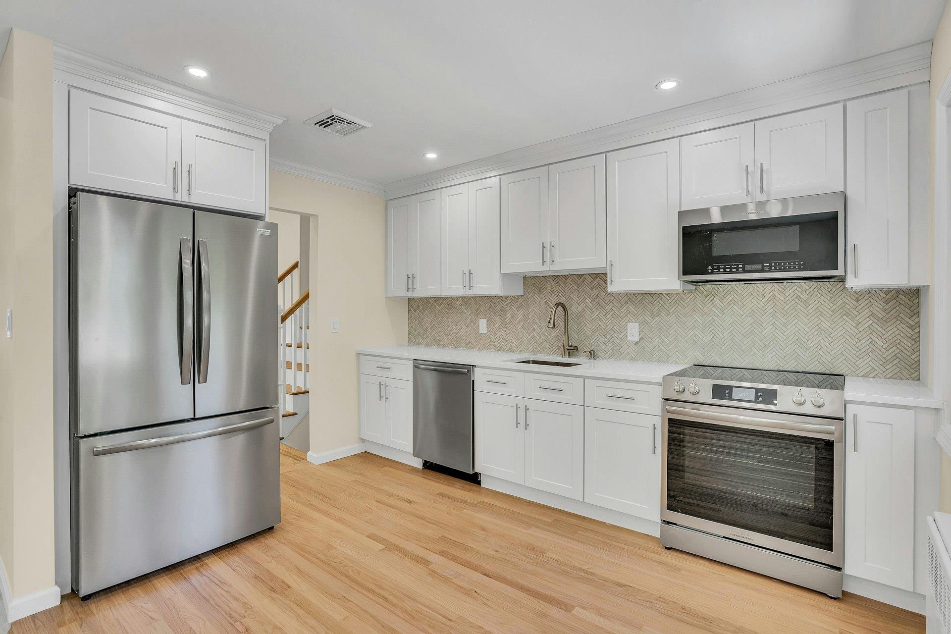 Single Family Pasture  Suffolk County, NY 11725, MLS-864462-11