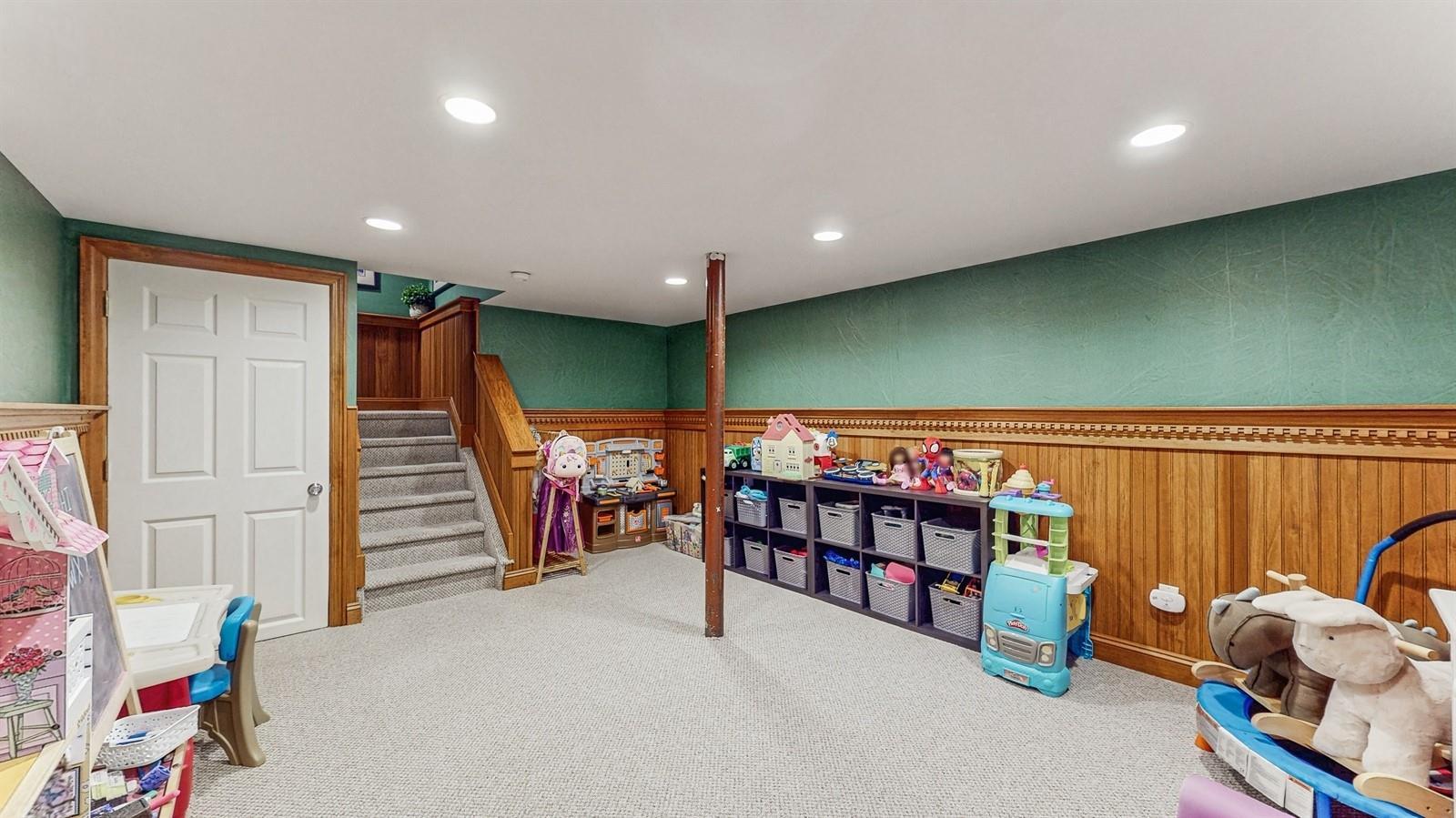 Single Family Long House  Suffolk County, NY 11725, MLS-864471-21