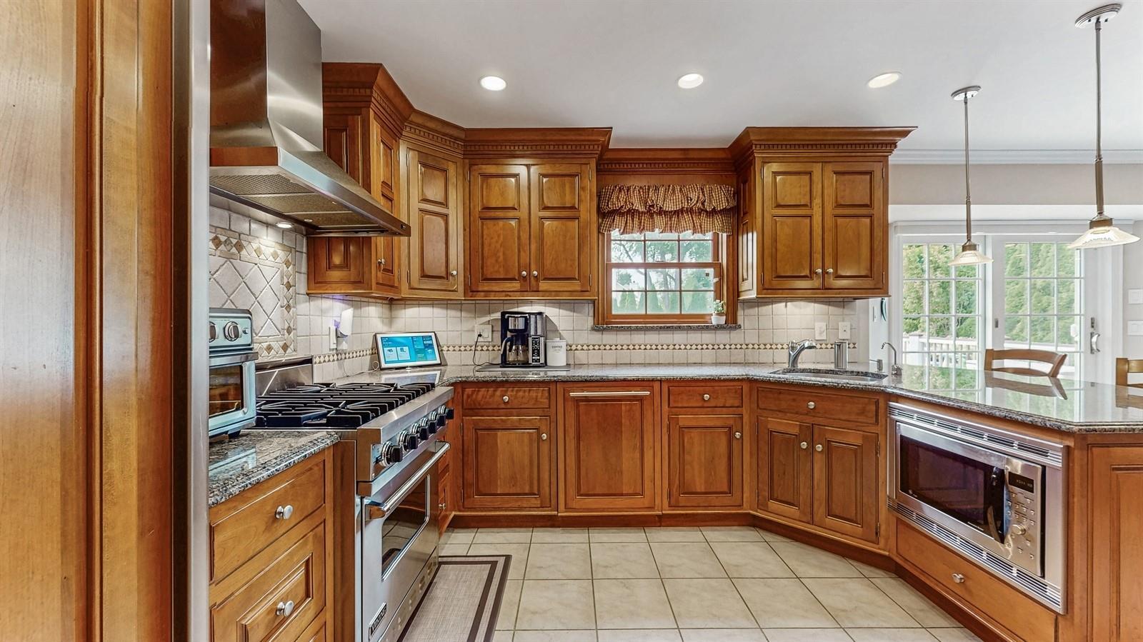 Single Family Long House  Suffolk County, NY 11725, MLS-864471-3