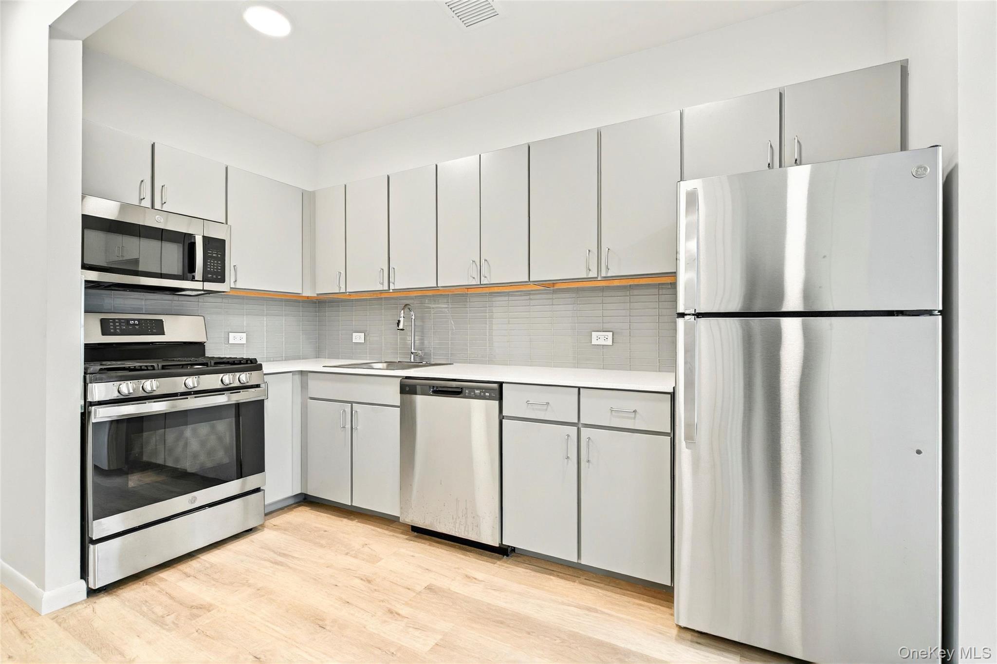 Coop Bronx River  Bronx, NY 10473, MLS-864498-12