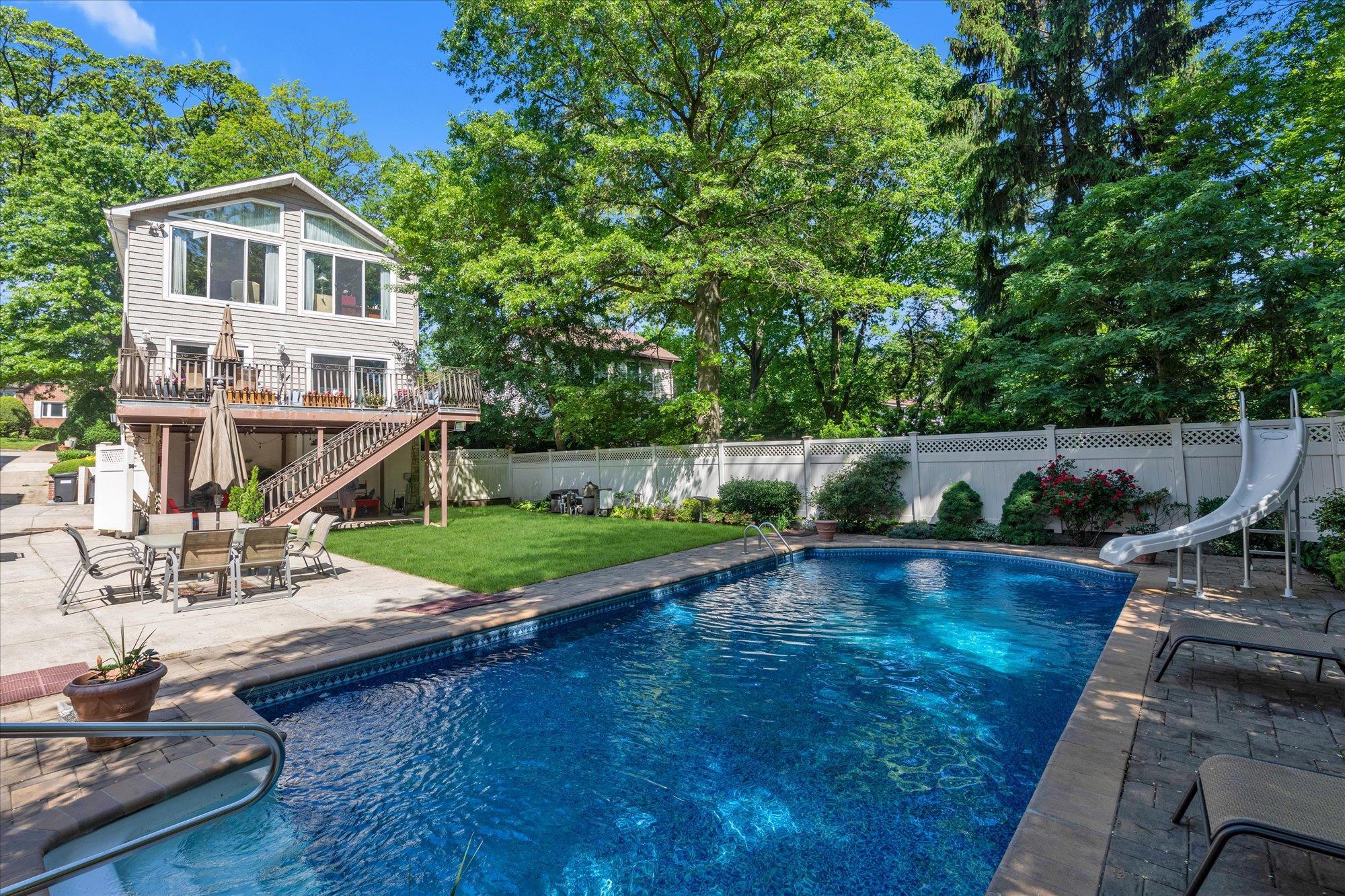 Single Family Orient  Queens, NY 11363, MLS-864512-2