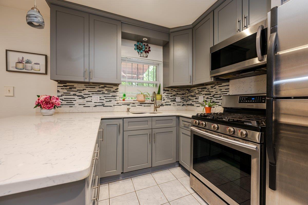 Single Family Stedman  Bronx, NY 10469, MLS-864514-6