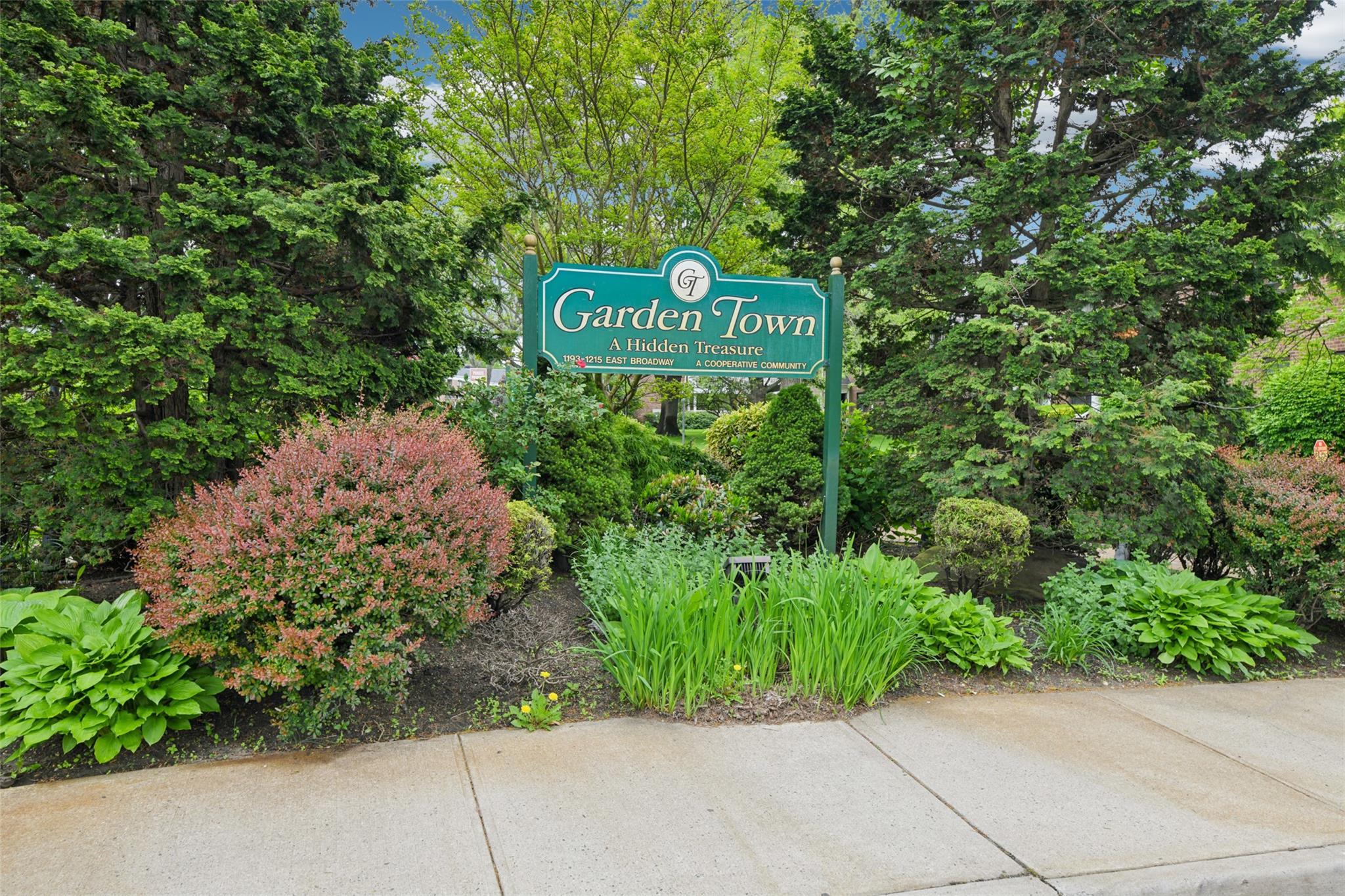 Coop in Hempstead - East Broadway  Nassau County, NY 11557