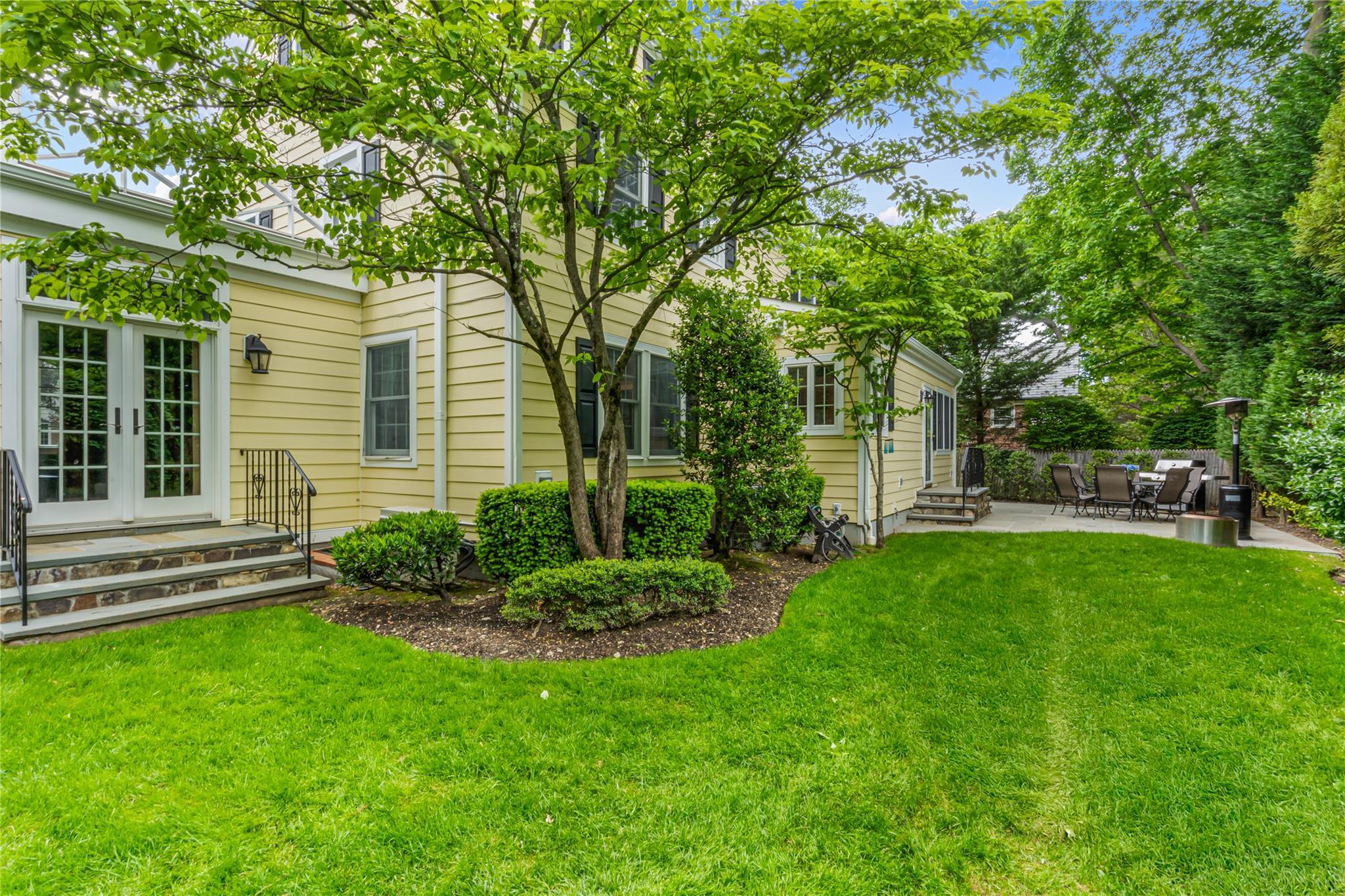 Single Family Eakins  Nassau County, NY 11030, MLS-864590-24