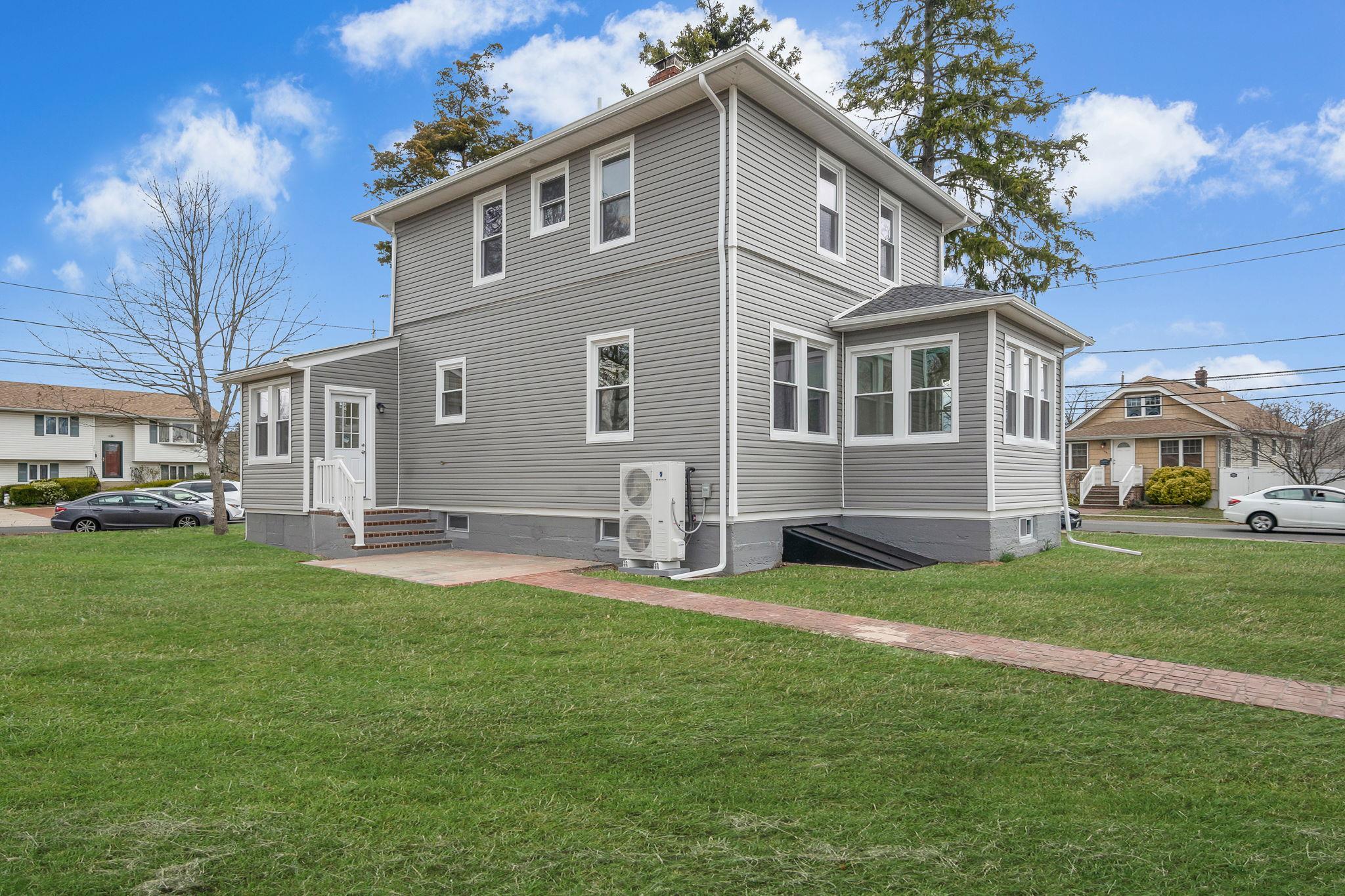 Single Family Park  Suffolk County, NY 11757, MLS-864601-25