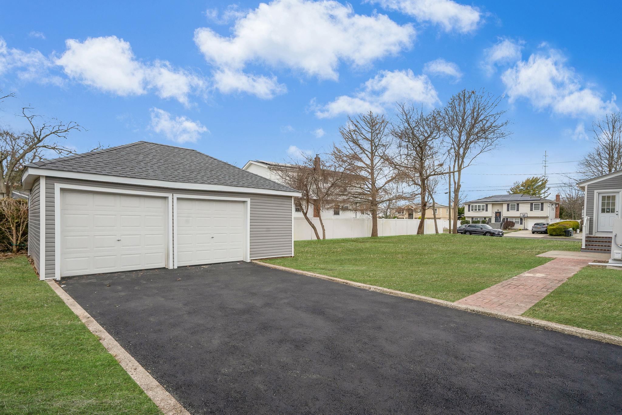 Single Family Park  Suffolk County, NY 11757, MLS-864601-27