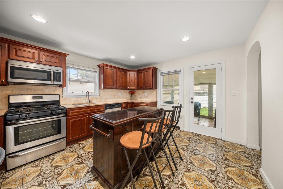 Single Family De Mott  Nassau County, NY 11510, MLS-864613-12