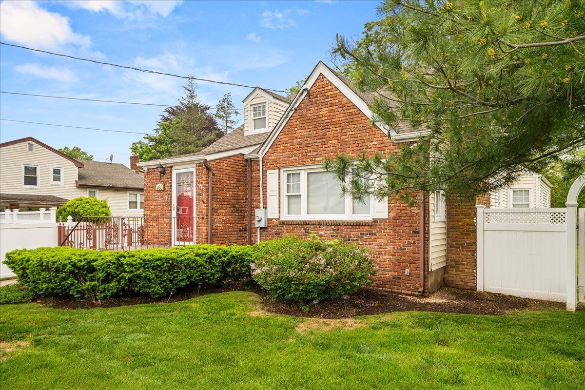 Single Family De Mott  Nassau County, NY 11510, MLS-864613-2