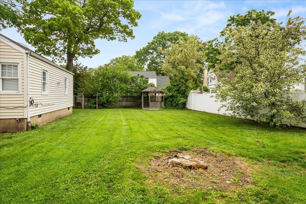 Single Family De Mott  Nassau County, NY 11510, MLS-864613-26