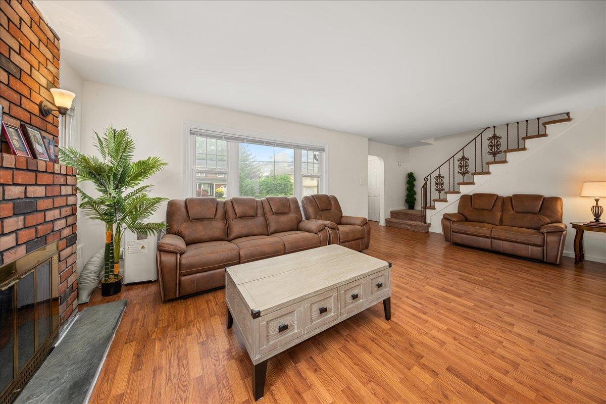 Single Family De Mott  Nassau County, NY 11510, MLS-864613-5