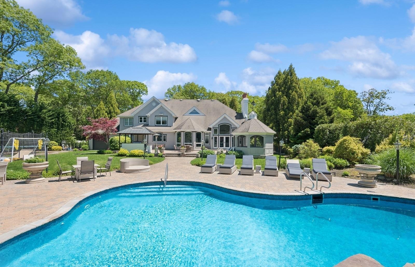 Single Family Colonial  Suffolk County, NY 11787, MLS-864635-41