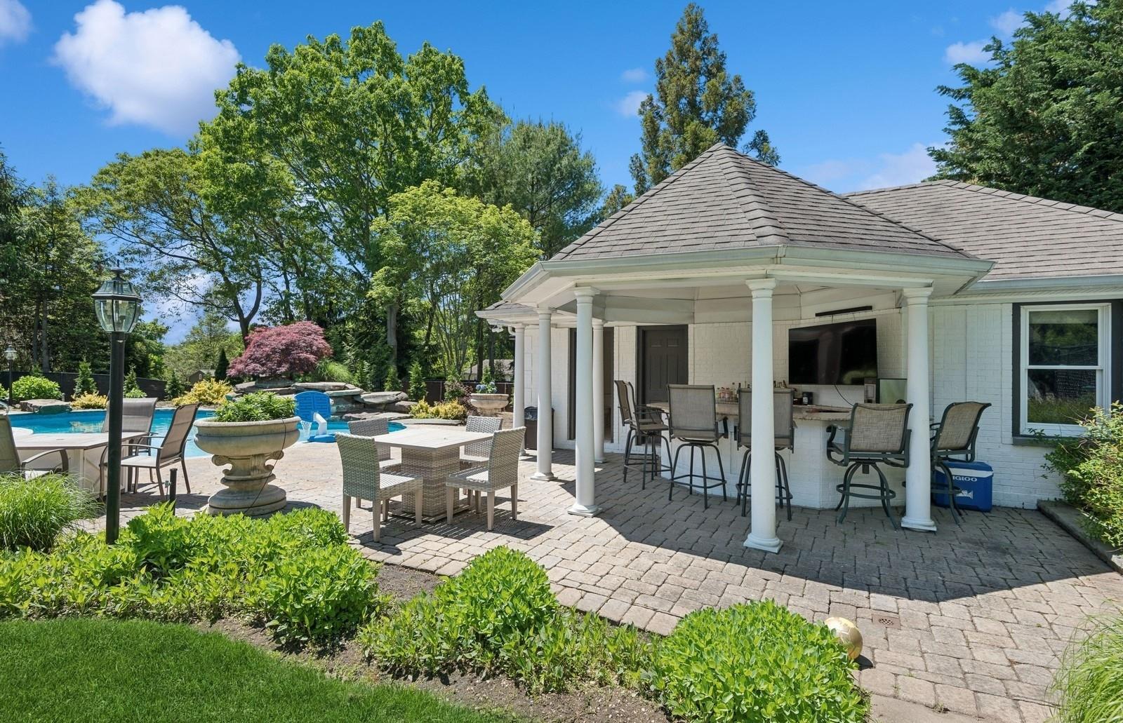 Single Family Colonial  Suffolk County, NY 11787, MLS-864635-44