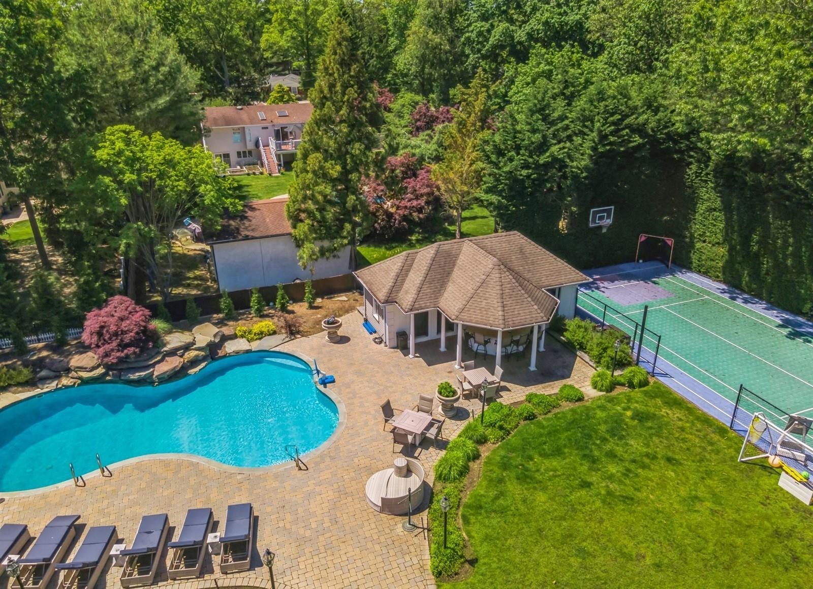 Single Family Colonial  Suffolk County, NY 11787, MLS-864635-46