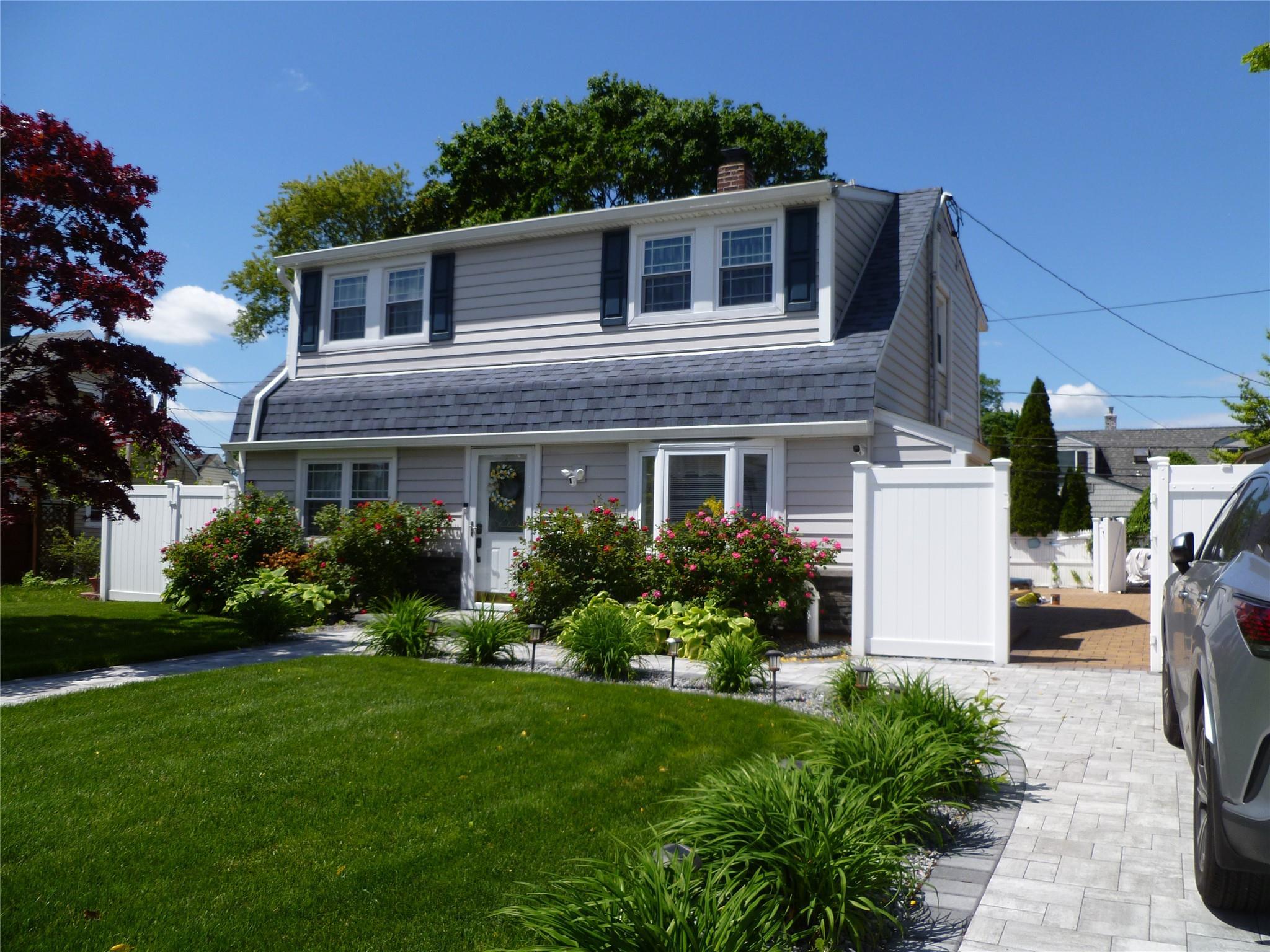 Single Family Crabtree  Nassau County, NY 11756, MLS-864658-19