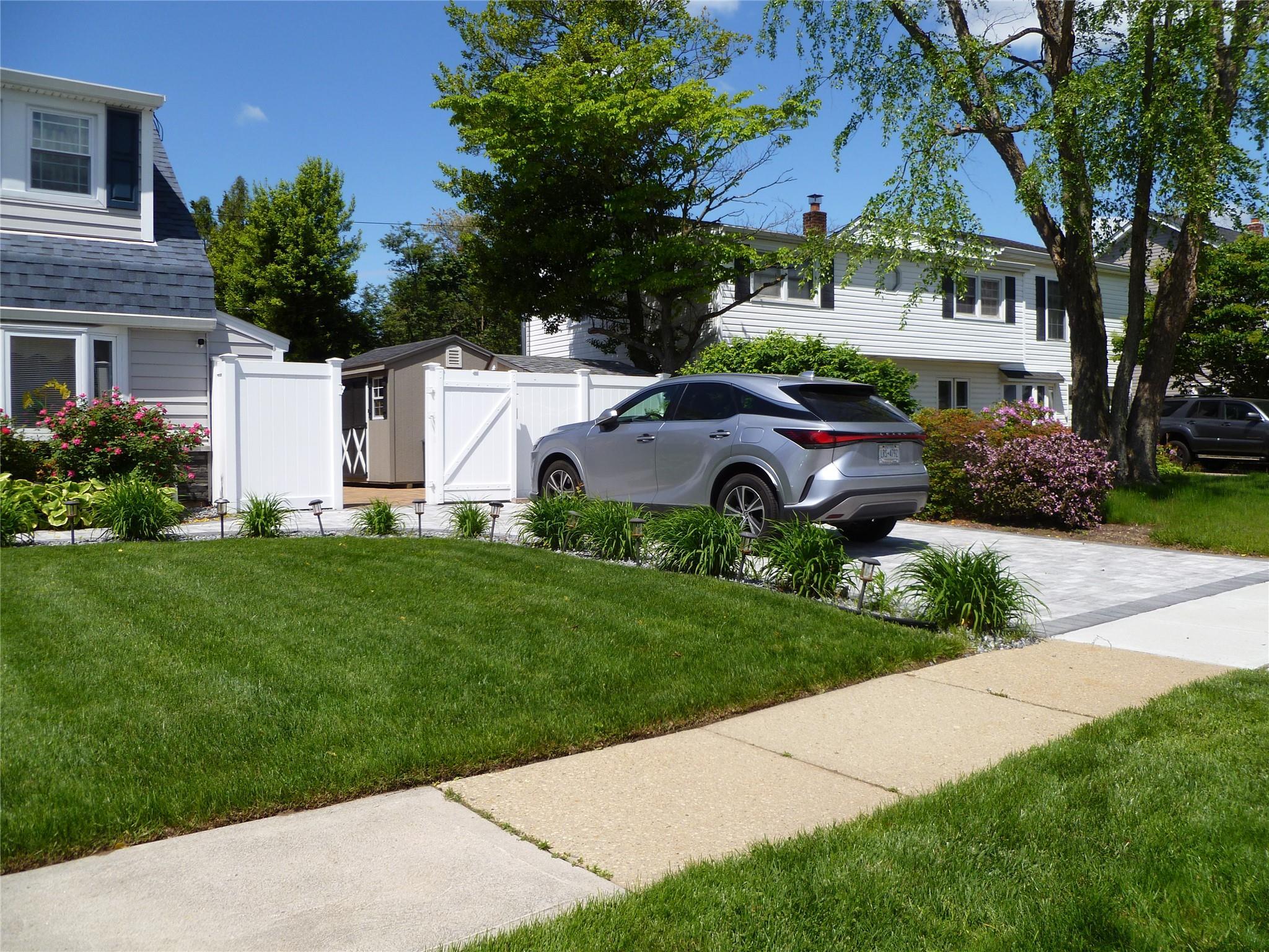 Single Family Crabtree  Nassau County, NY 11756, MLS-864658-20