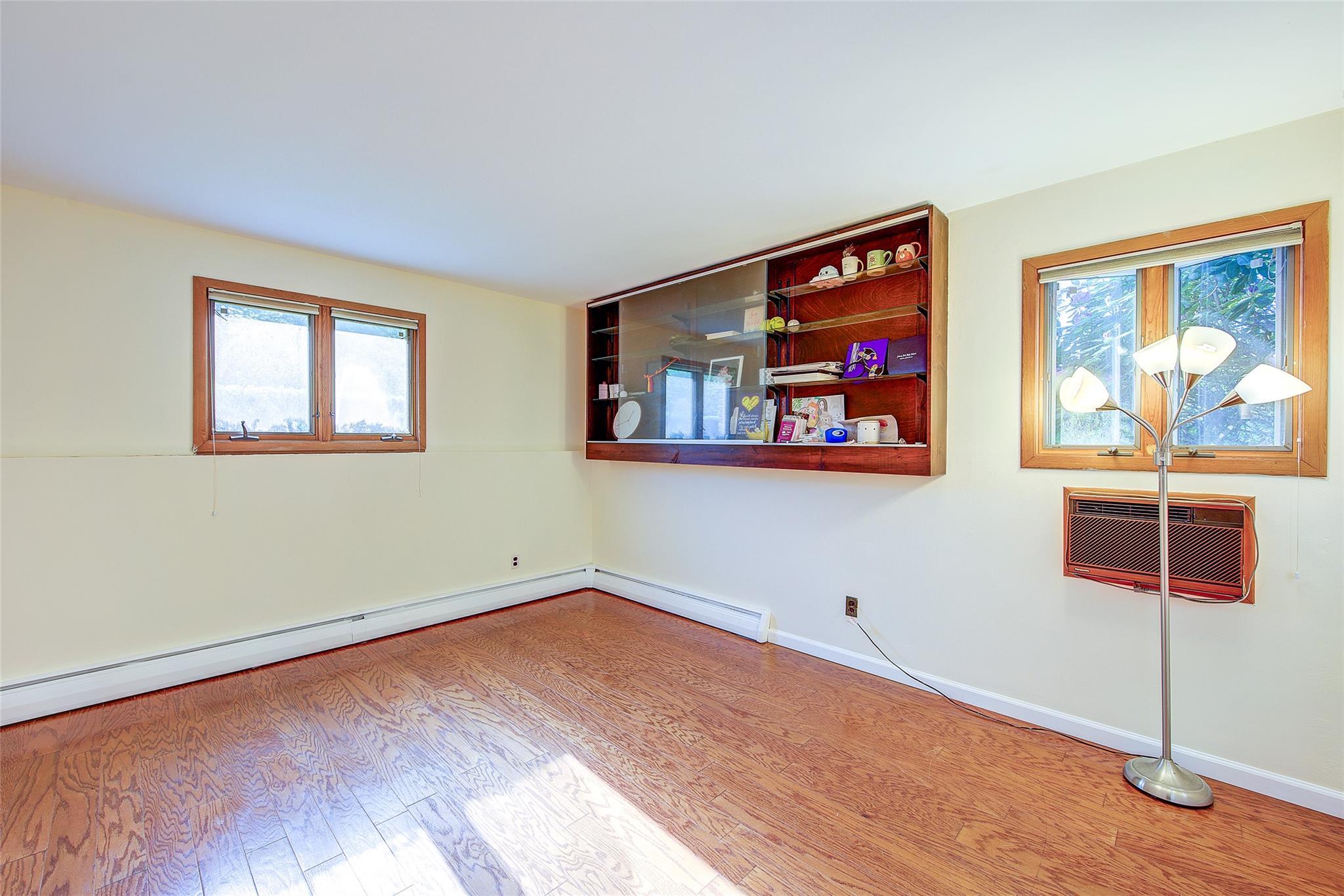 Single Family Shaker  Suffolk County, NY 11731, MLS-864738-31