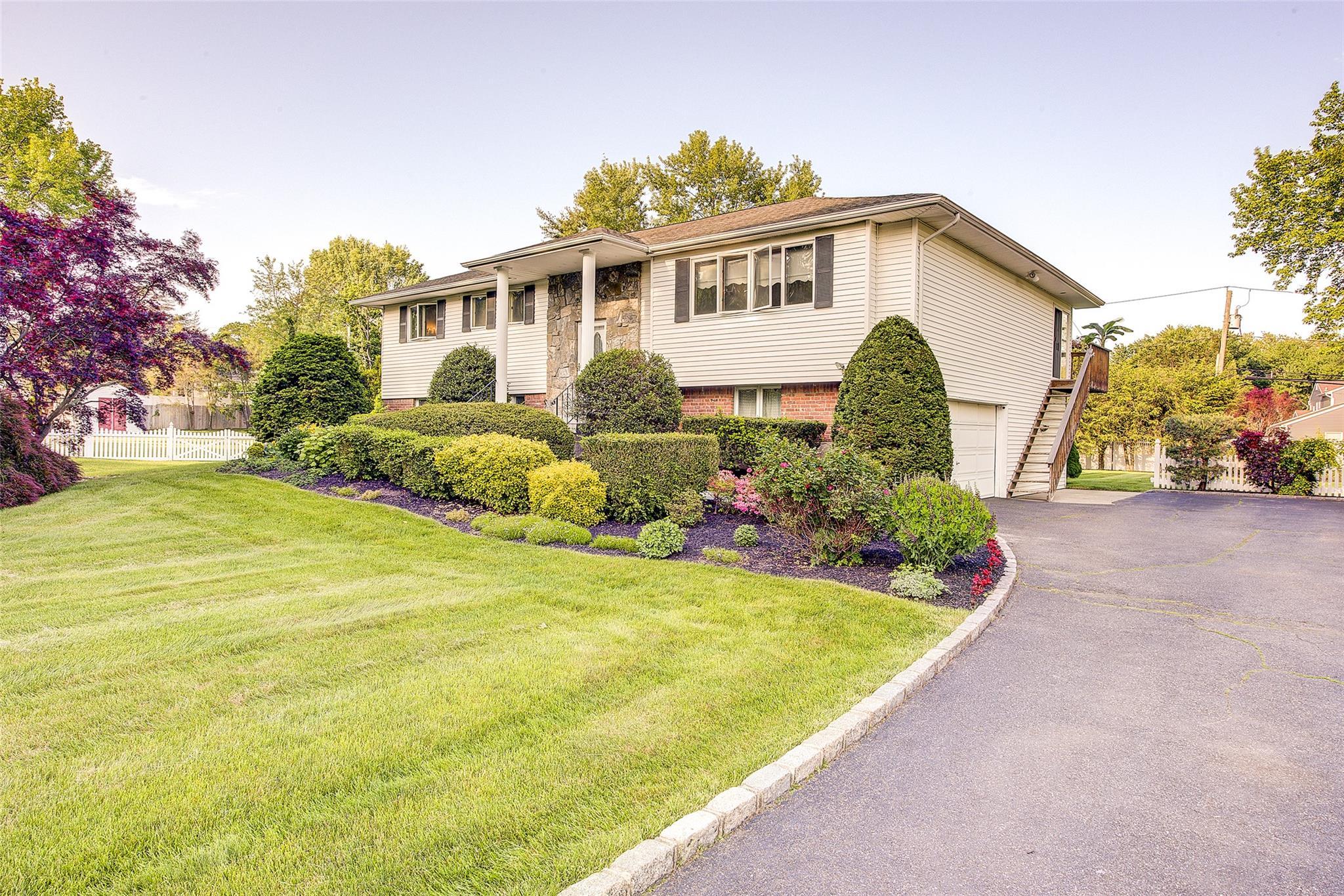 Single Family Shaker  Suffolk County, NY 11731, MLS-864738-43