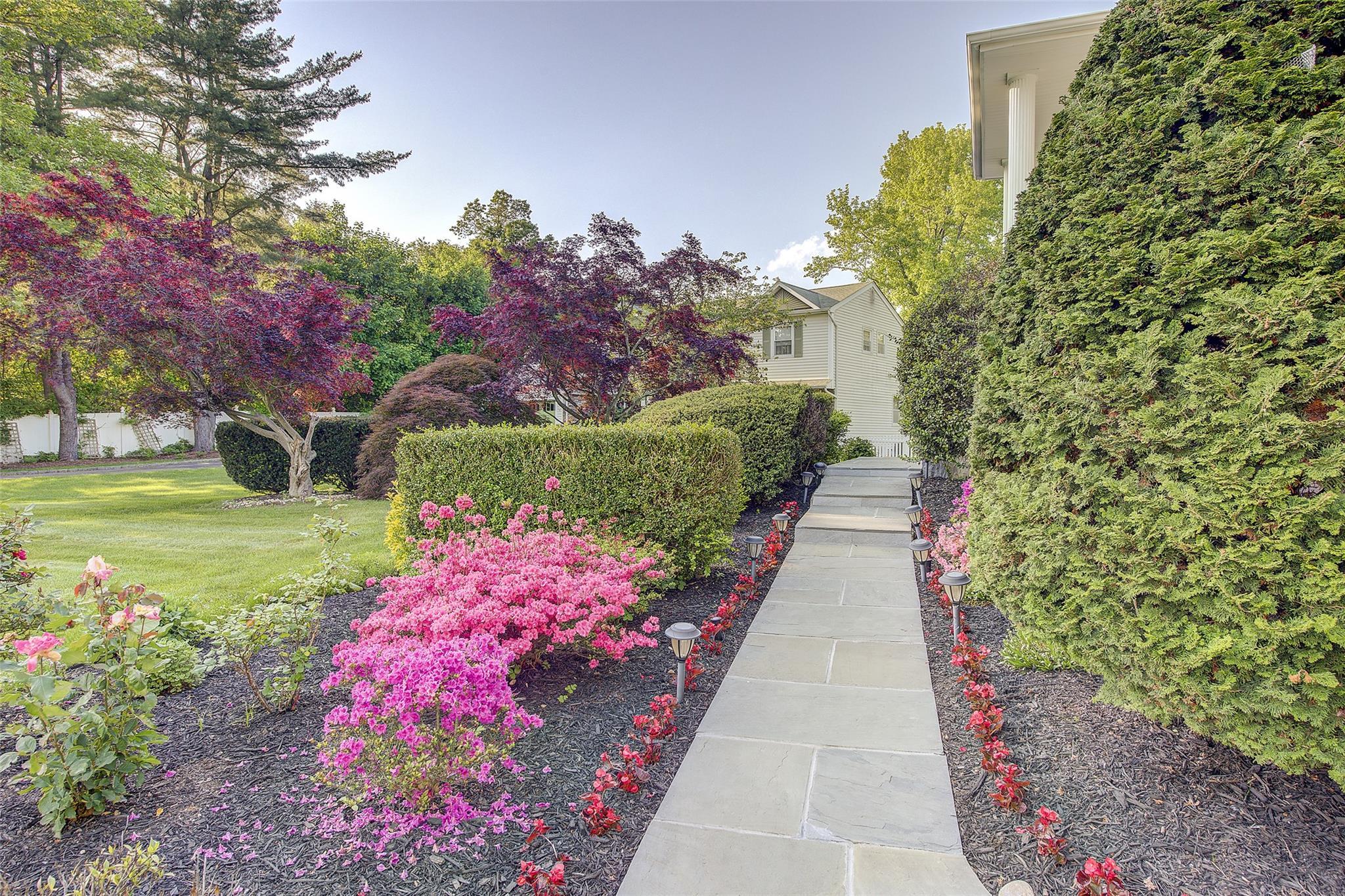 Single Family Shaker  Suffolk County, NY 11731, MLS-864738-45