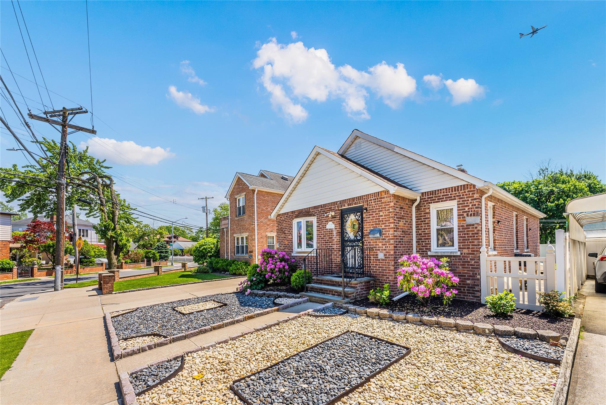 Single Family Pidgeon Meadow  Queens, NY 11365, MLS-864742-32