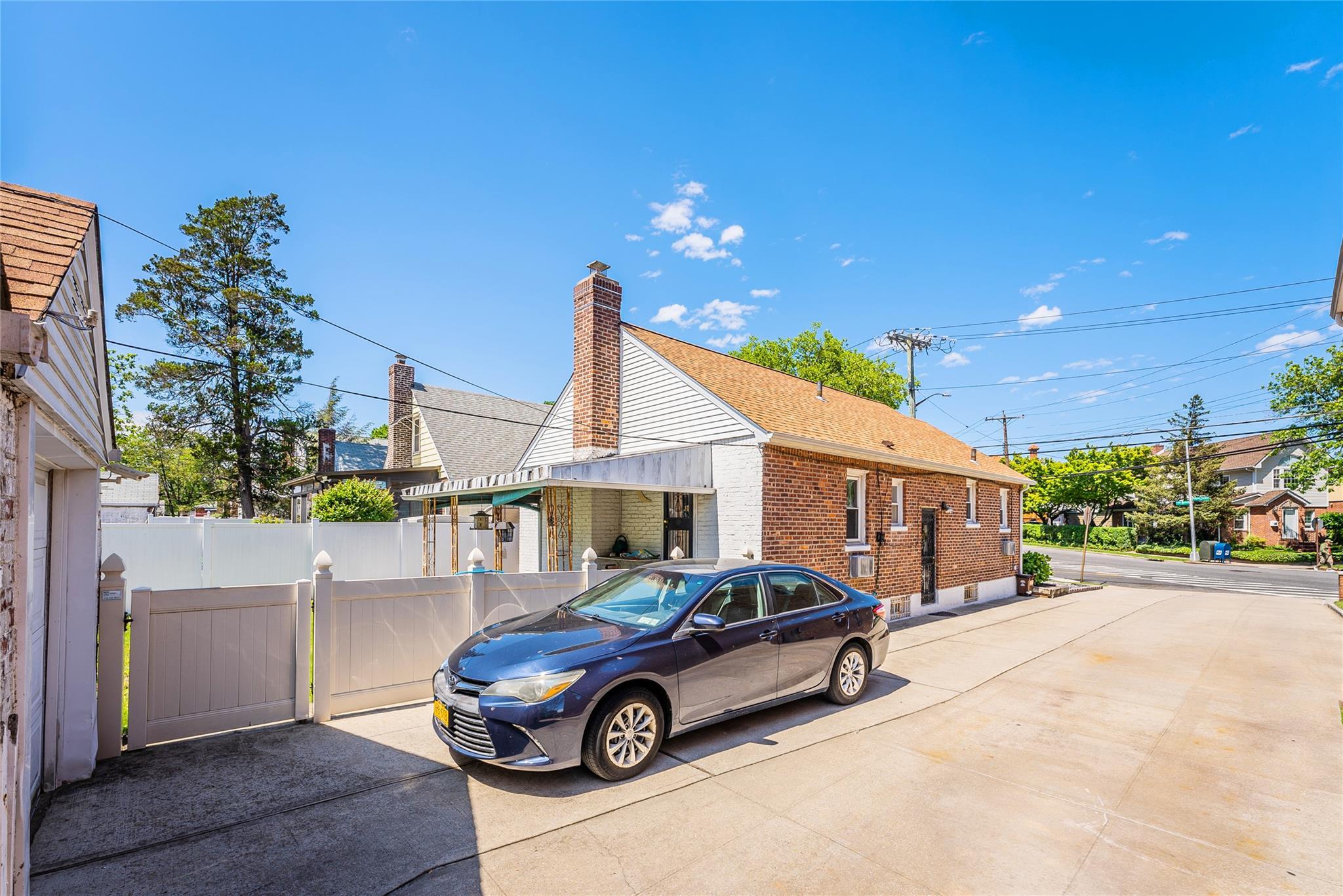 Single Family Pidgeon Meadow  Queens, NY 11365, MLS-864742-37