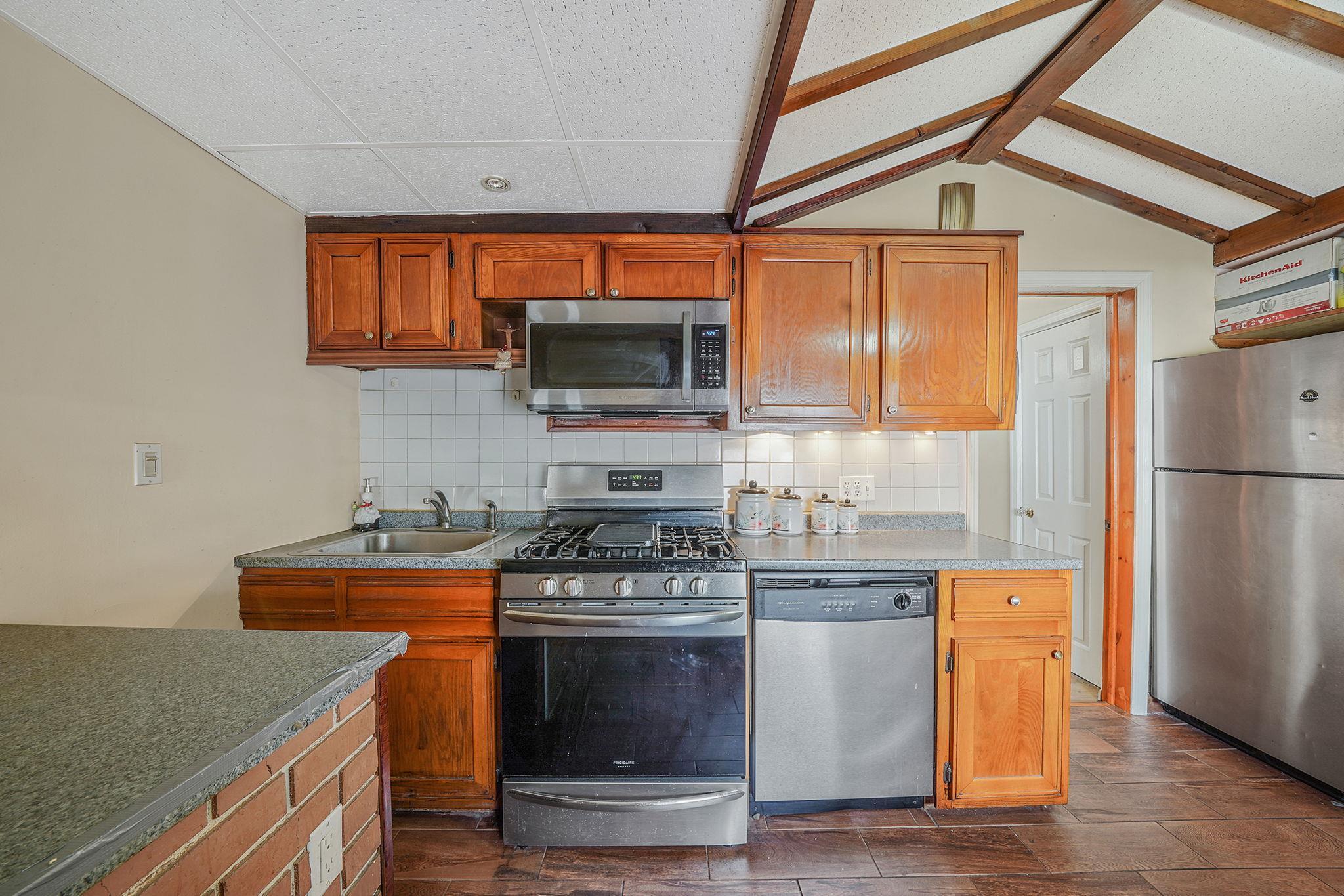 Single Family 69th  Queens, NY 11385, MLS-864755-16