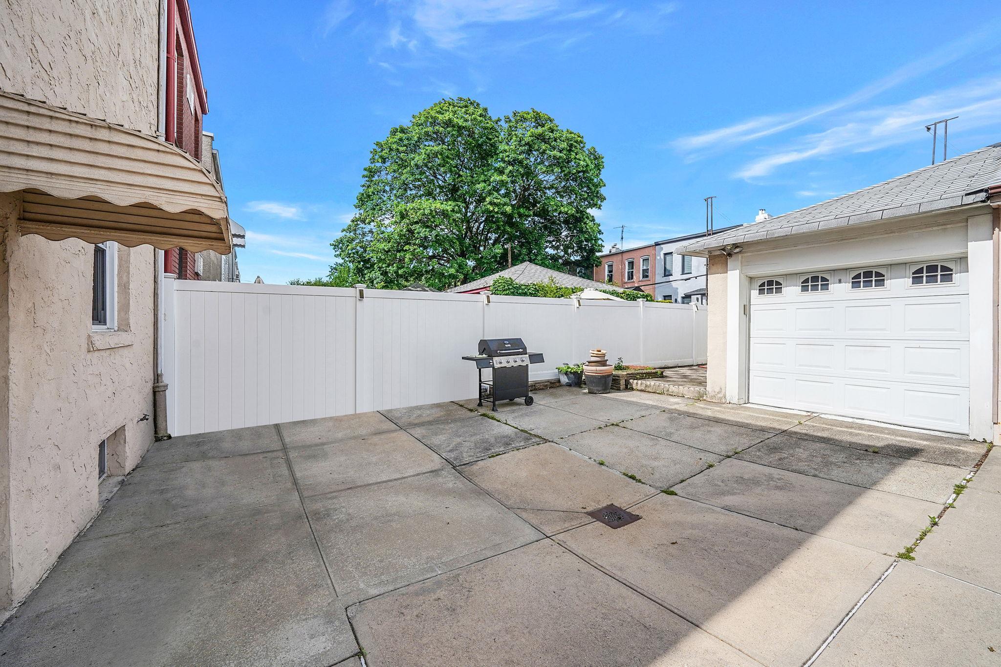 Single Family 69th  Queens, NY 11385, MLS-864755-22
