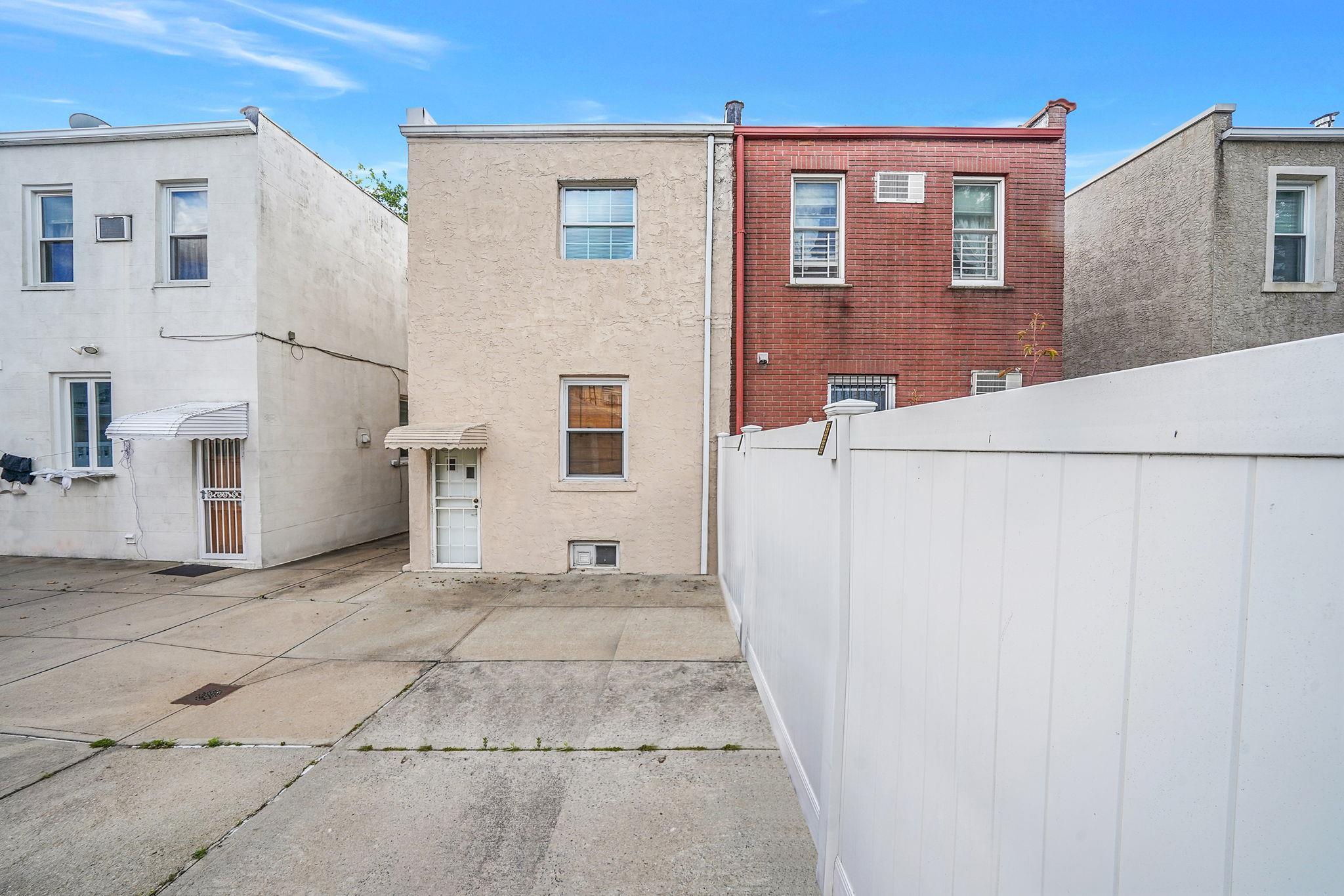 Single Family 69th  Queens, NY 11385, MLS-864755-23