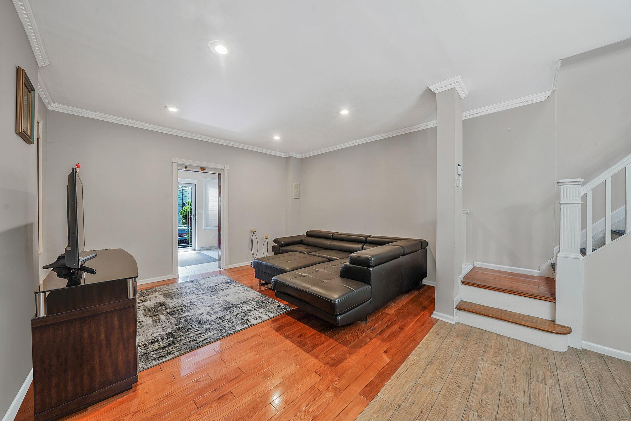 Single Family 69th  Queens, NY 11385, MLS-864755-8