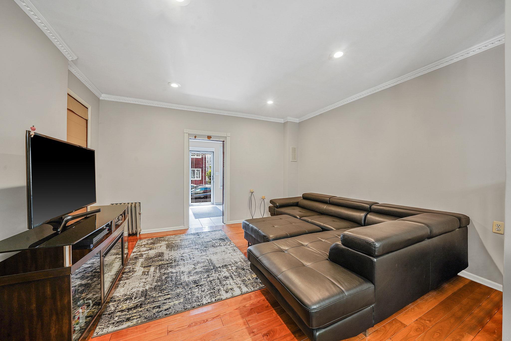 Single Family 69th  Queens, NY 11385, MLS-864755-9
