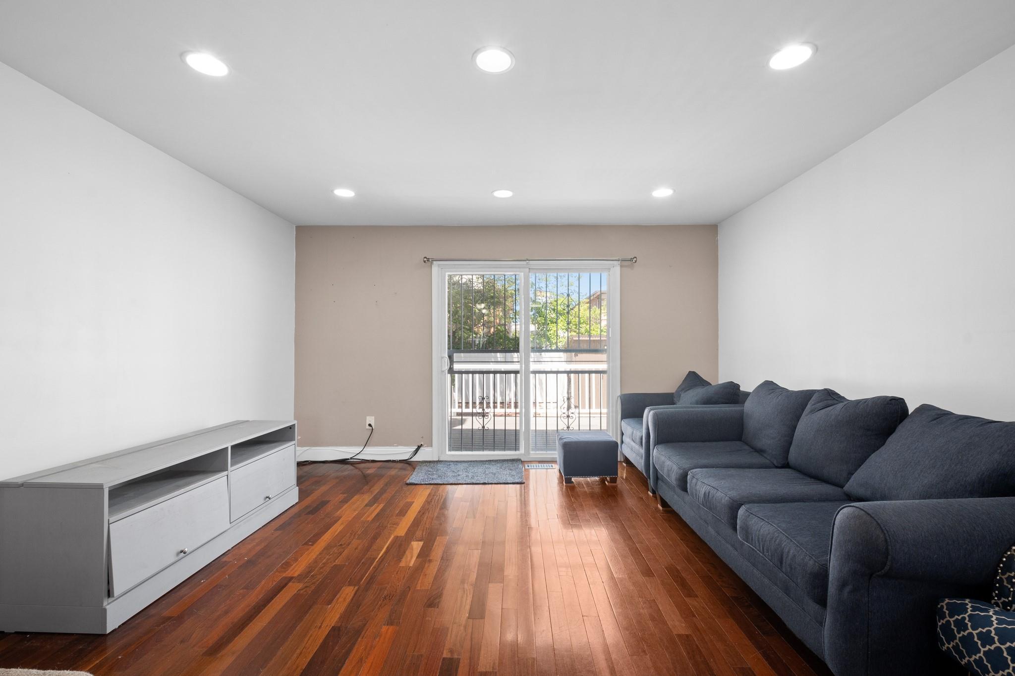 Single Family 130th  Queens, NY 11434, MLS-864761-8