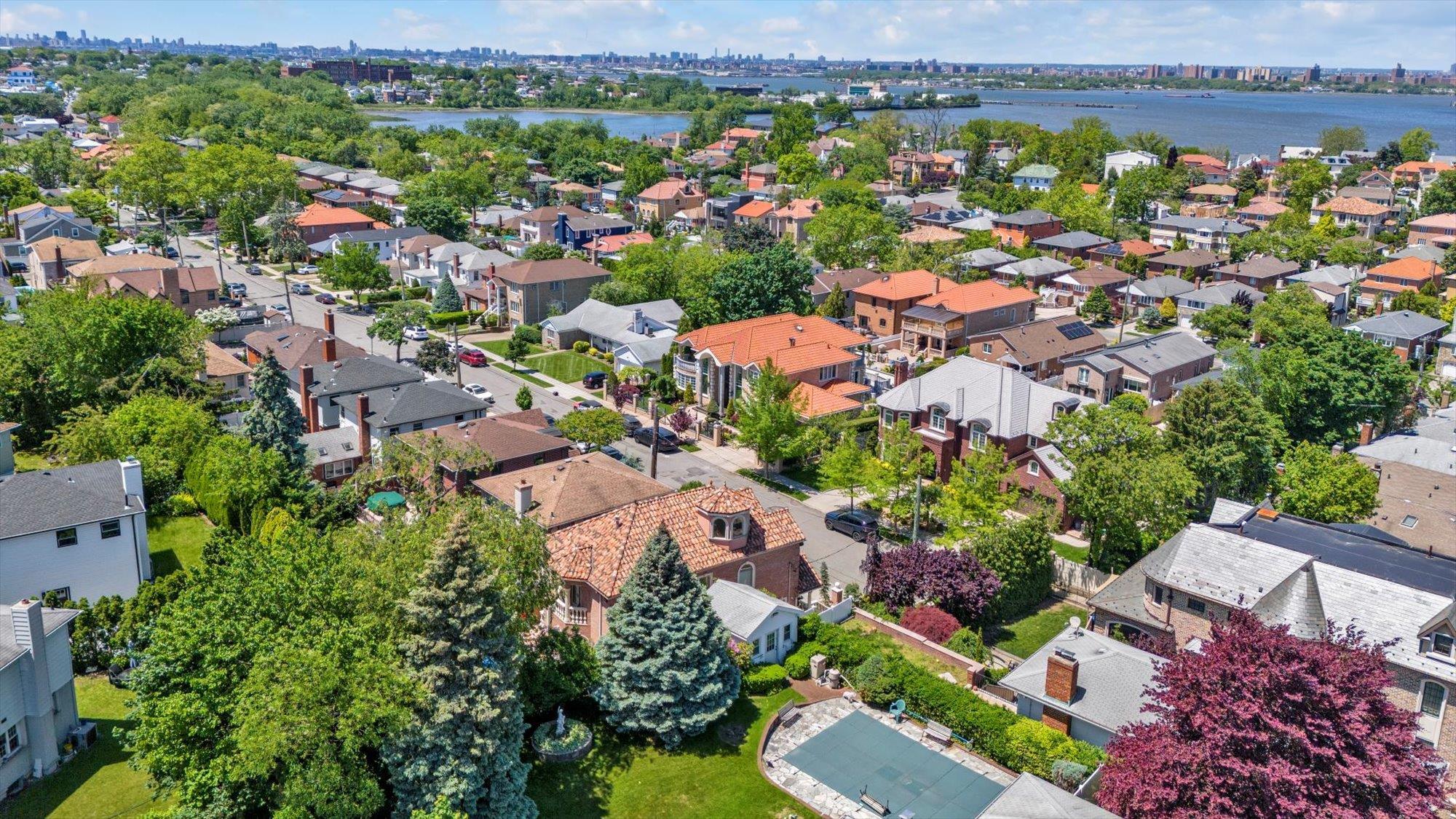 Single Family 13th  Queens, NY 11357, MLS-864780-25