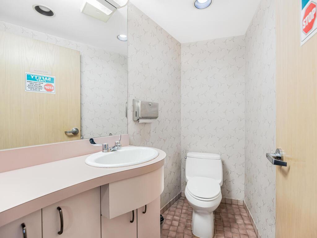 Commercial Lease Henry Hudson  Bronx, NY 10463, MLS-864805-17