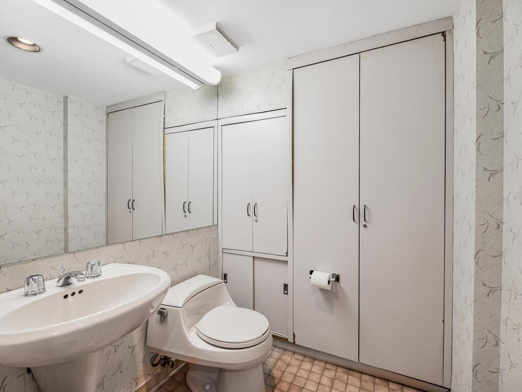 Commercial Lease Henry Hudson  Bronx, NY 10463, MLS-864805-18