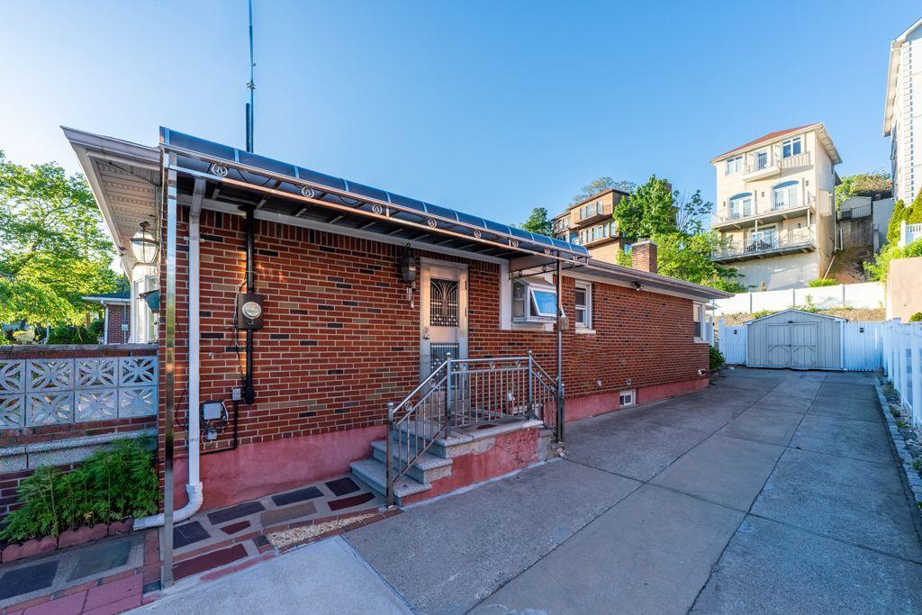 Single Family W Fingerboard Rd  Staten Island, NY 10305, MLS-864808-16