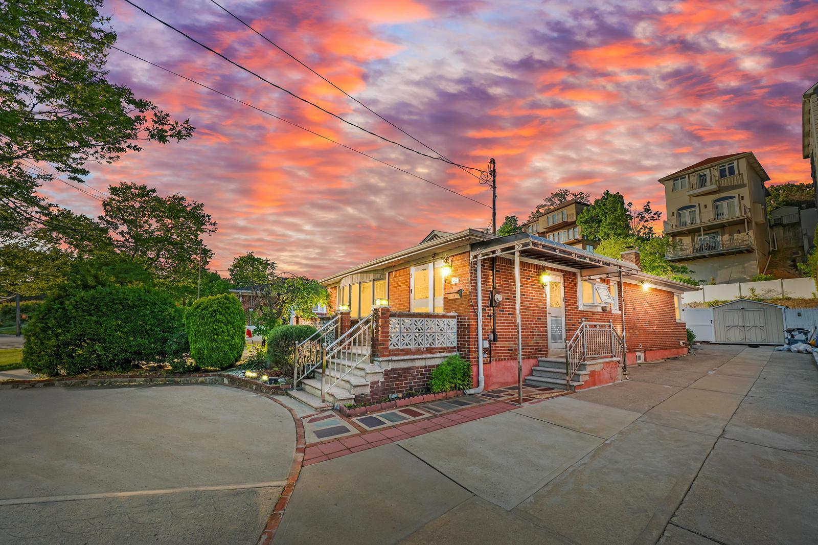 Single Family W Fingerboard Rd  Staten Island, NY 10305, MLS-864808-17