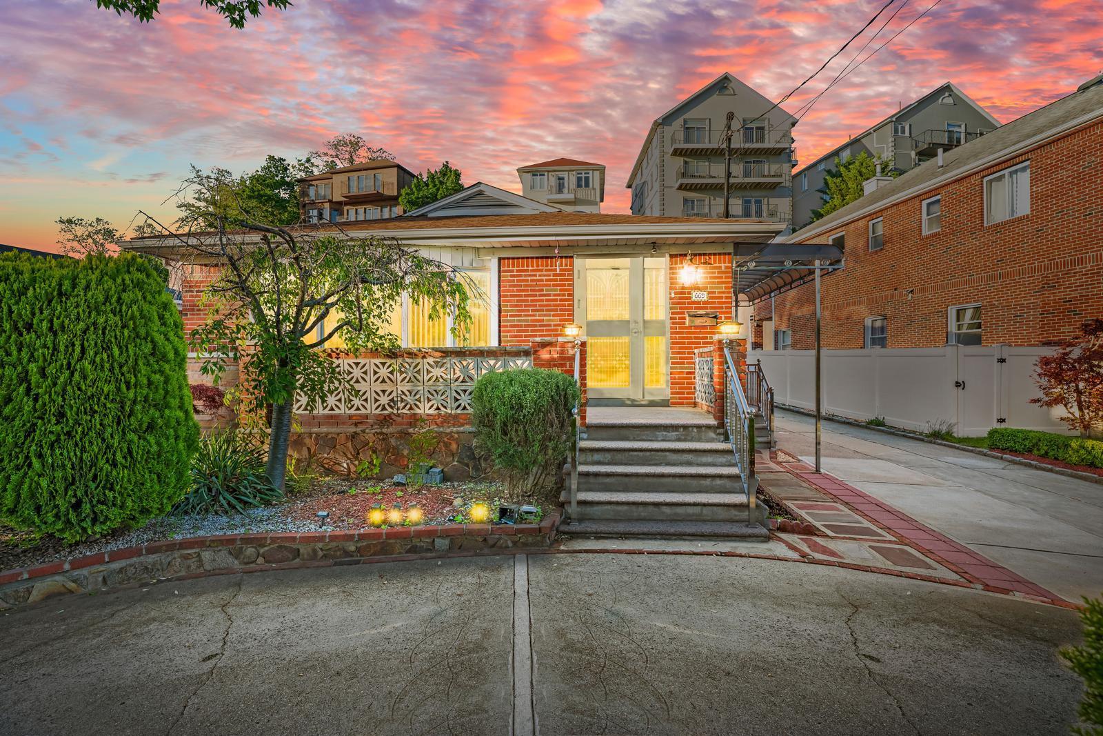 Single Family W Fingerboard Rd  Staten Island, NY 10305, MLS-864808-18