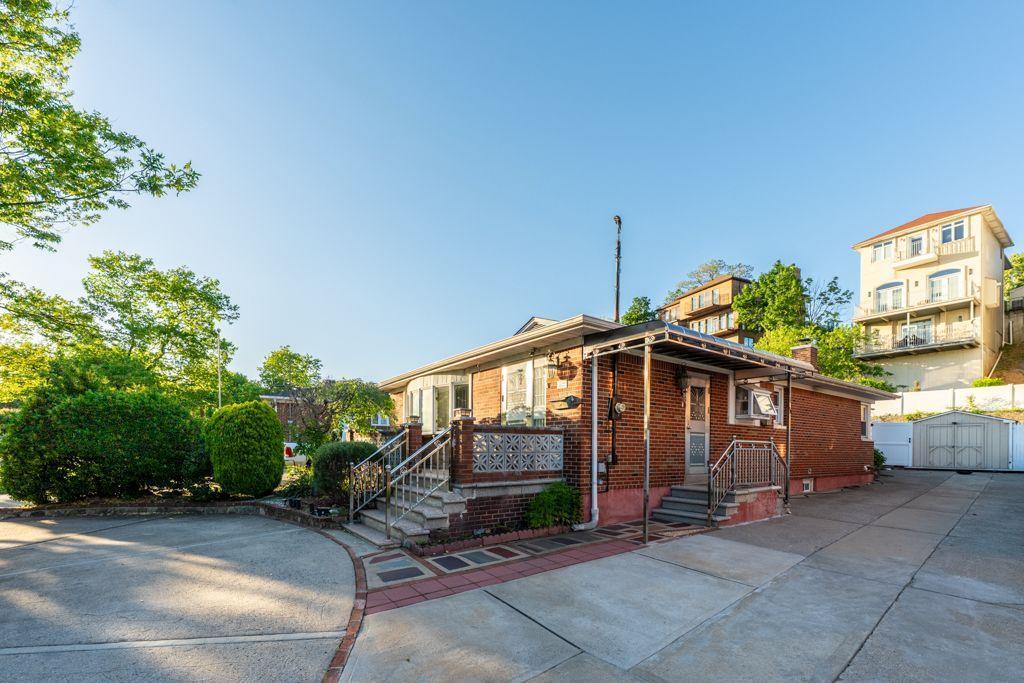 Single Family W Fingerboard Rd  Staten Island, NY 10305, MLS-864808-2