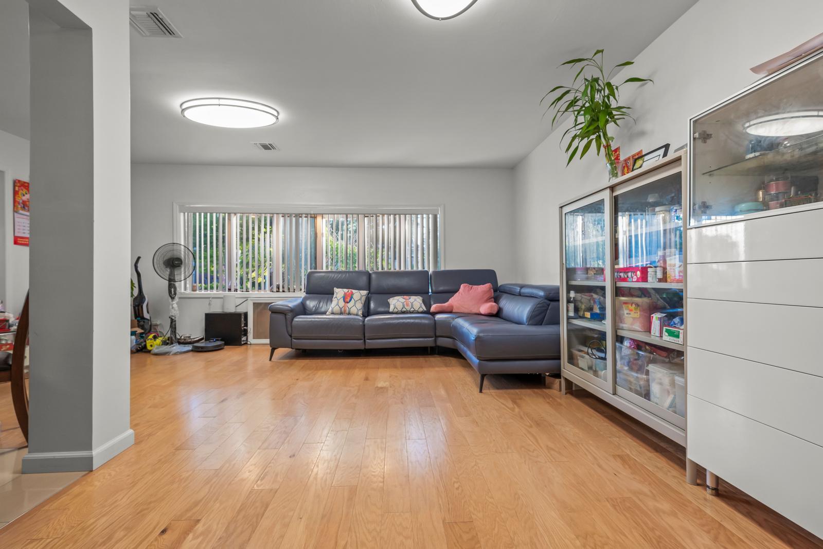 Single Family W Fingerboard Rd  Staten Island, NY 10305, MLS-864808-3