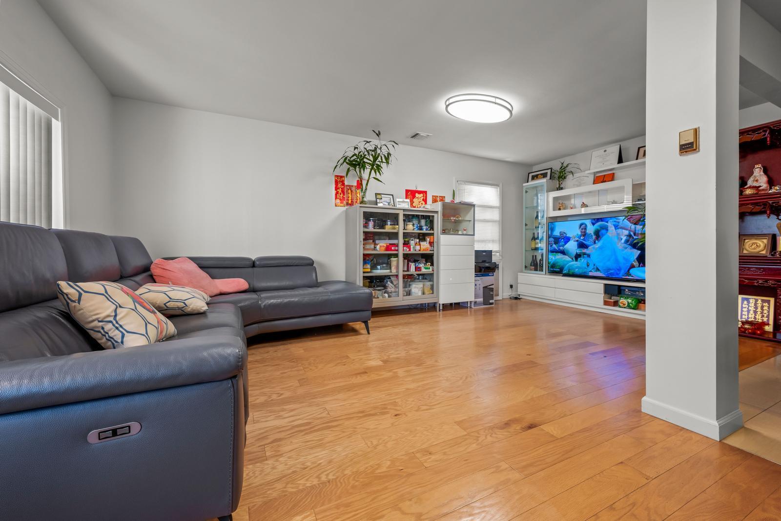 Single Family W Fingerboard Rd  Staten Island, NY 10305, MLS-864808-5