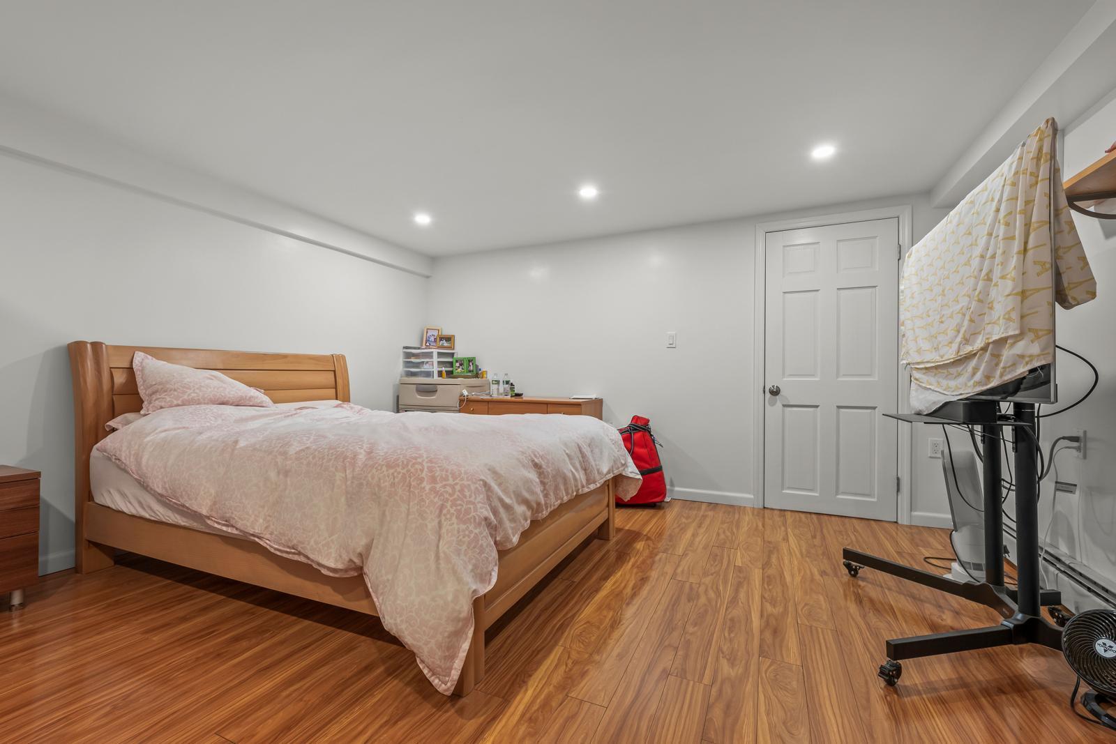 Single Family W Fingerboard Rd  Staten Island, NY 10305, MLS-864808-8