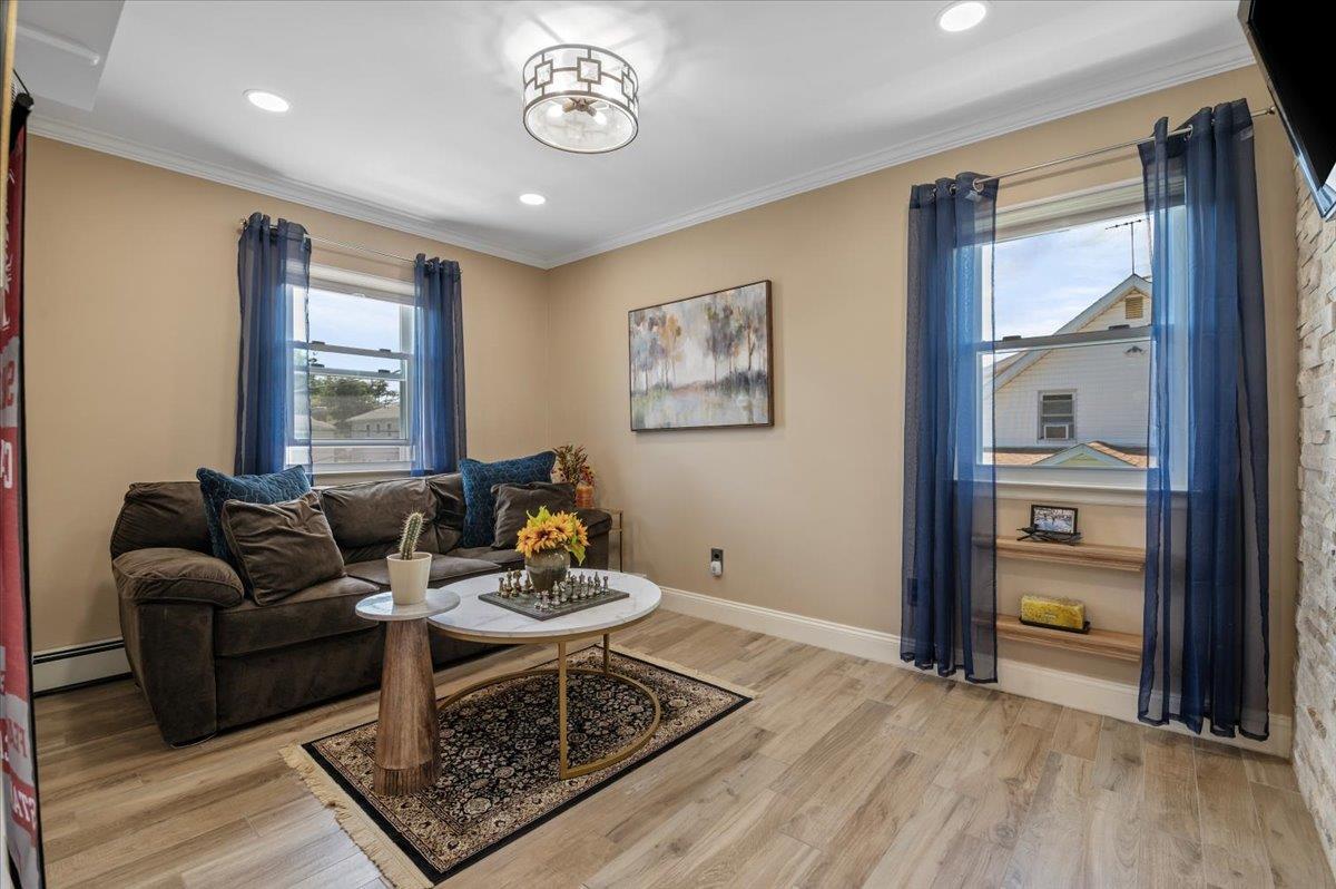 Single Family Floral  Nassau County, NY 11714, MLS-864819-17