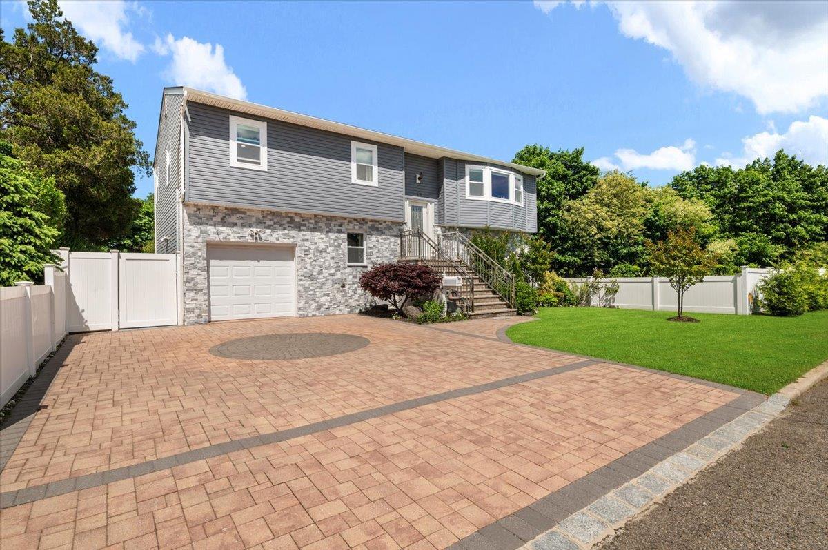 Single Family Floral  Nassau County, NY 11714, MLS-864819-2