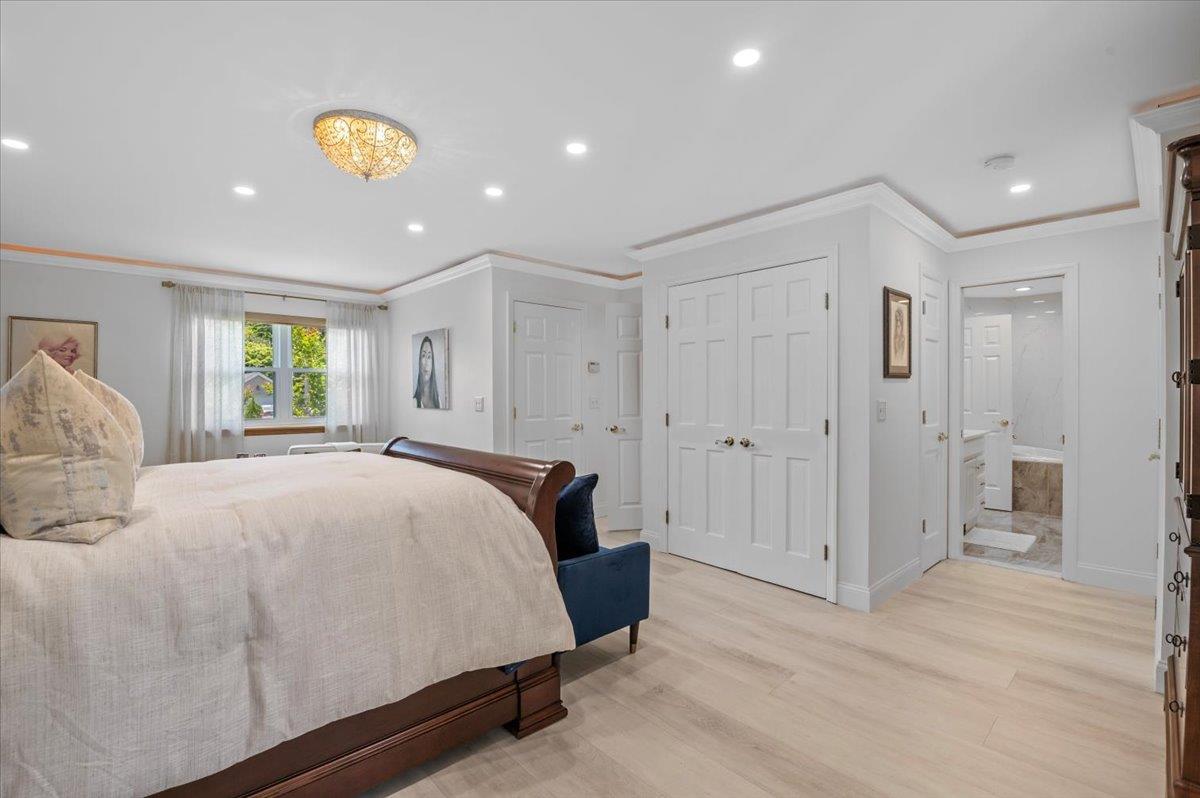 Single Family Floral  Nassau County, NY 11714, MLS-864819-23