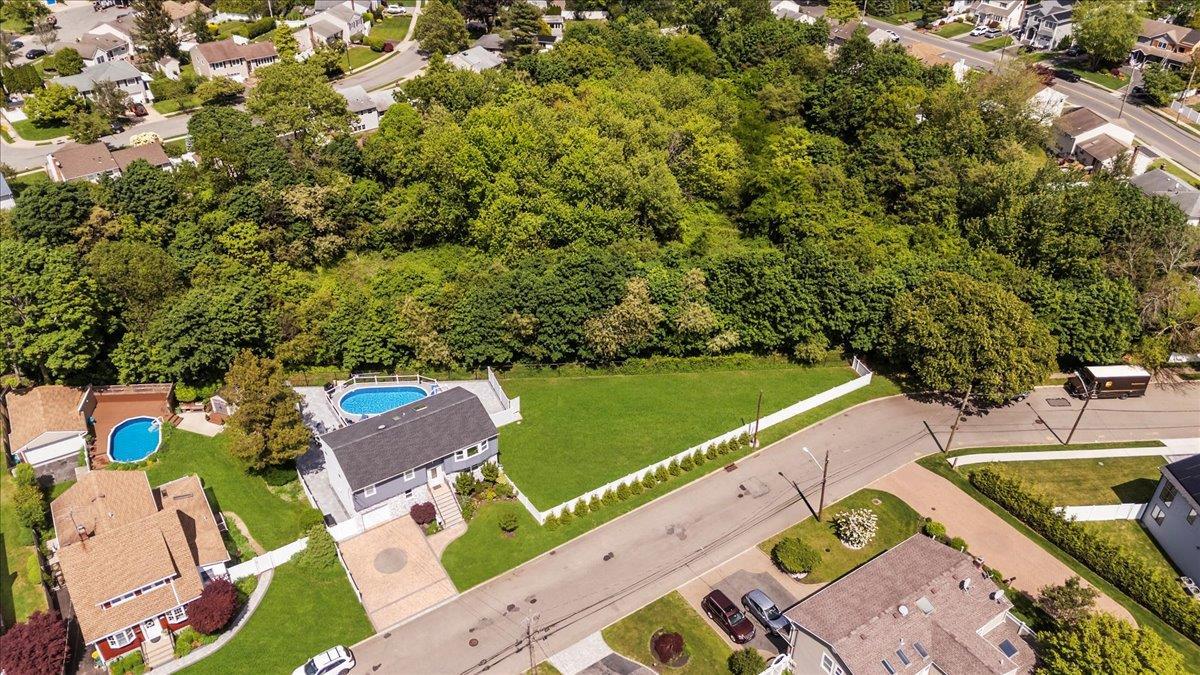 Single Family Floral  Nassau County, NY 11714, MLS-864819-39