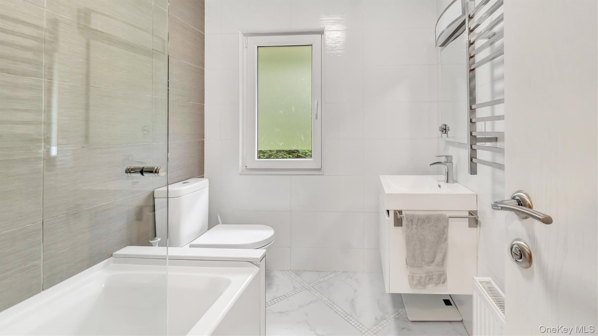 Single Family Hallock  Suffolk County, NY 11901, MLS-864926-24