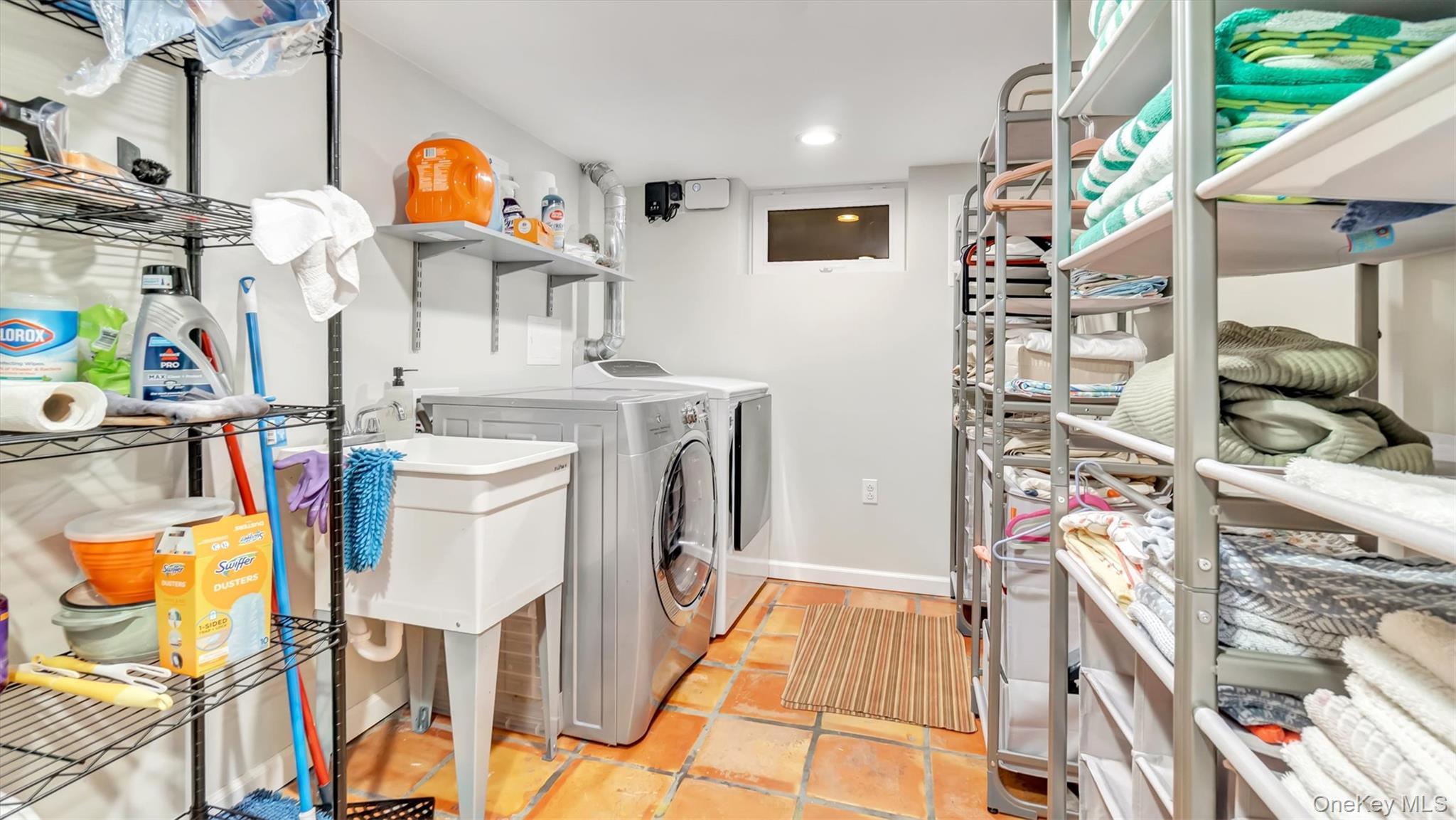 Single Family Hallock  Suffolk County, NY 11901, MLS-864926-30