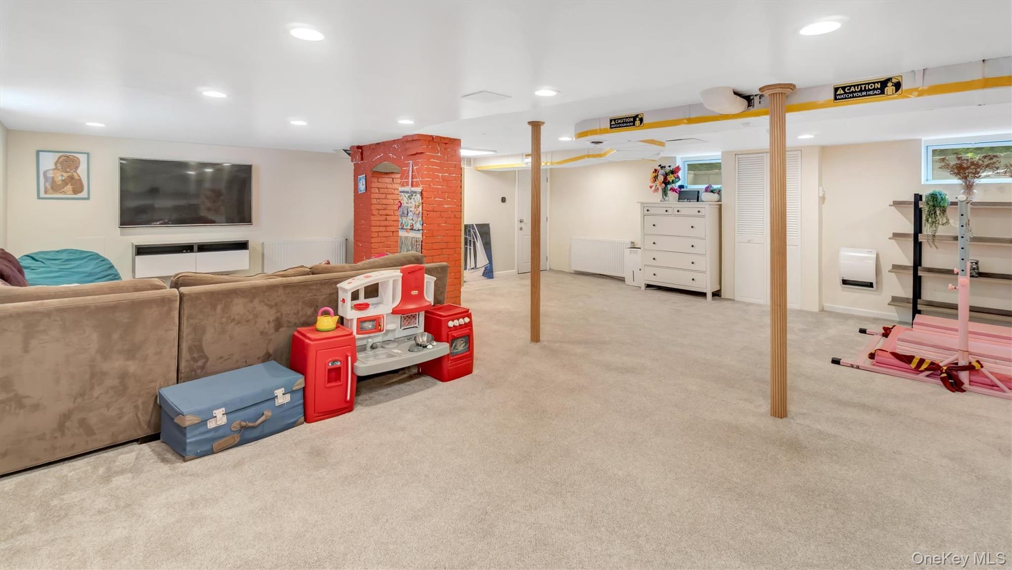 Single Family Hallock  Suffolk County, NY 11901, MLS-864926-32