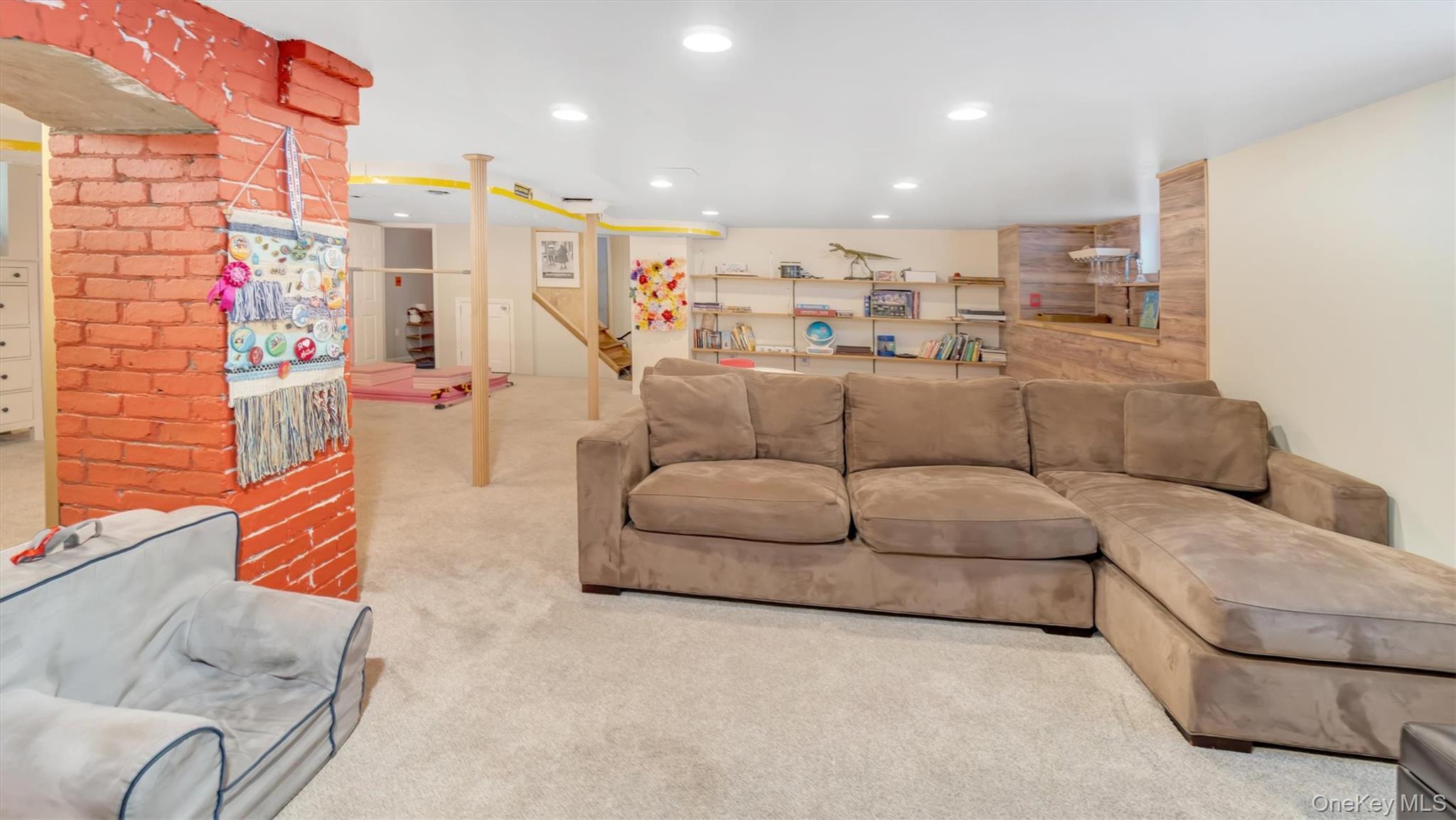 Single Family Hallock  Suffolk County, NY 11901, MLS-864926-34