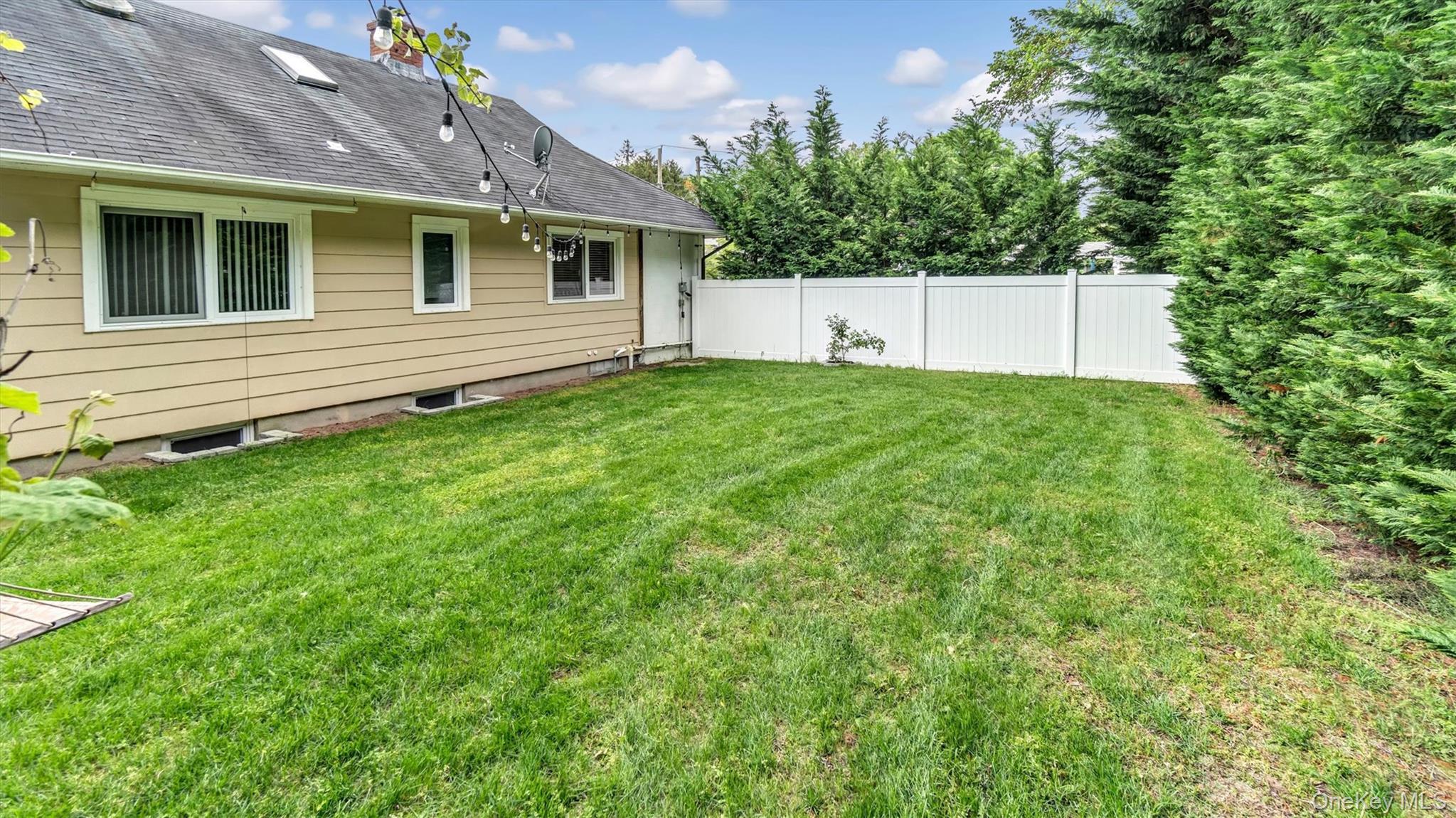 Single Family Hallock  Suffolk County, NY 11901, MLS-864926-36