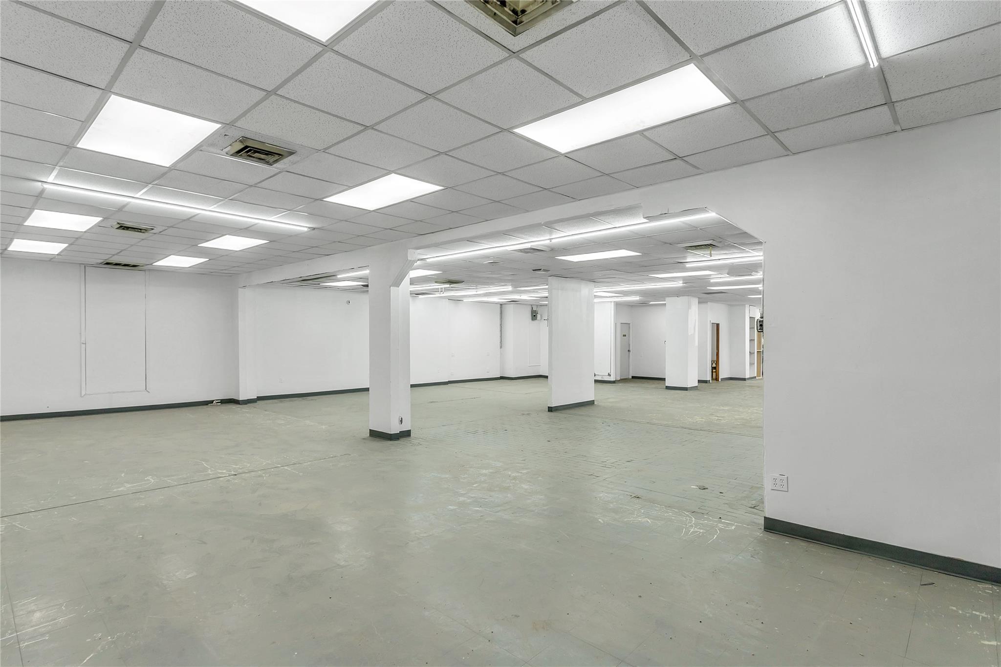 Commercial Lease Queens Blvd  Queens, NY 11101, MLS-864952-12